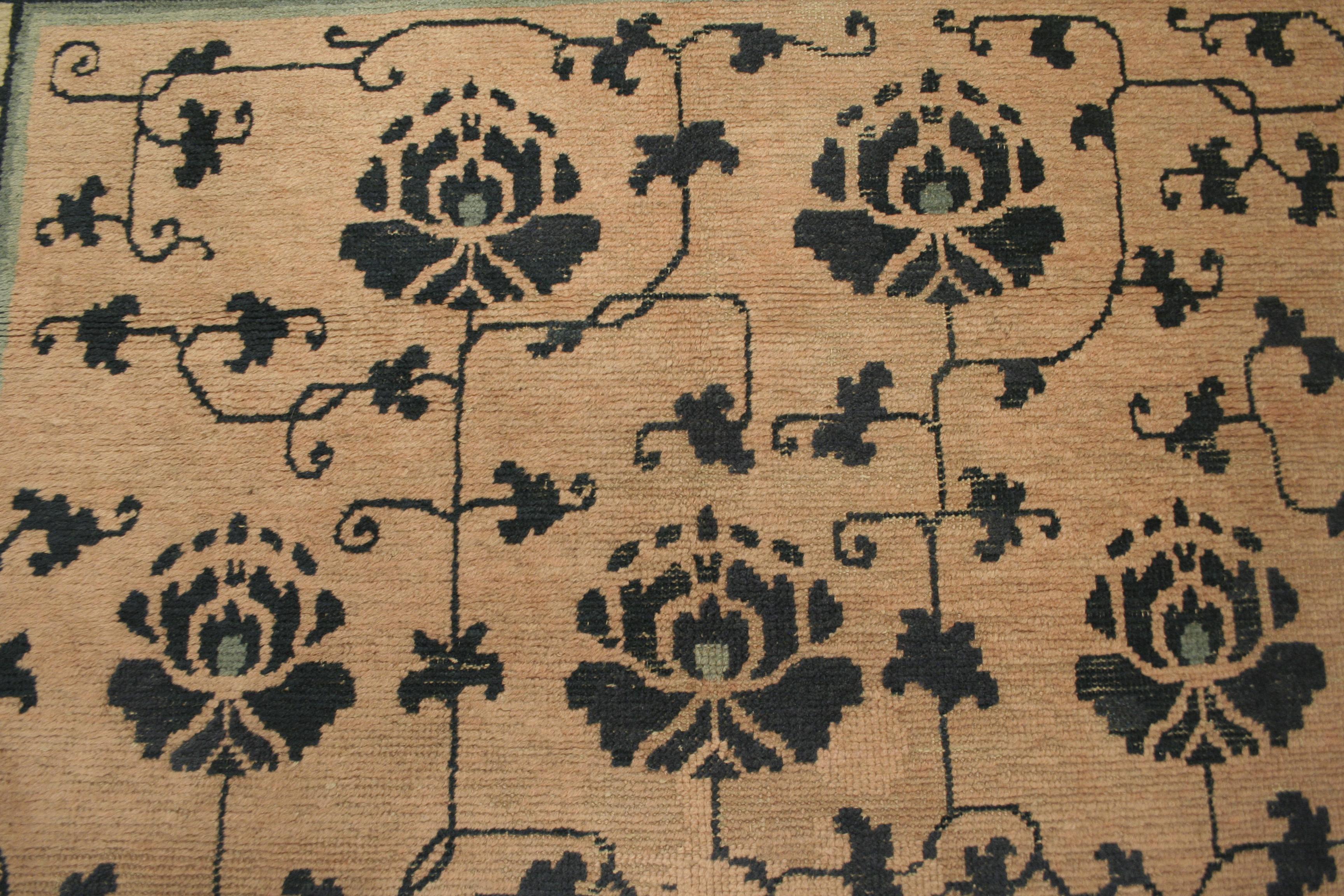 Seltener antiker chinesischer Ningxia-Teppich mit blauen Lotusblumen auf einem blassrosa Feld (Ming-Dynastie) im Angebot