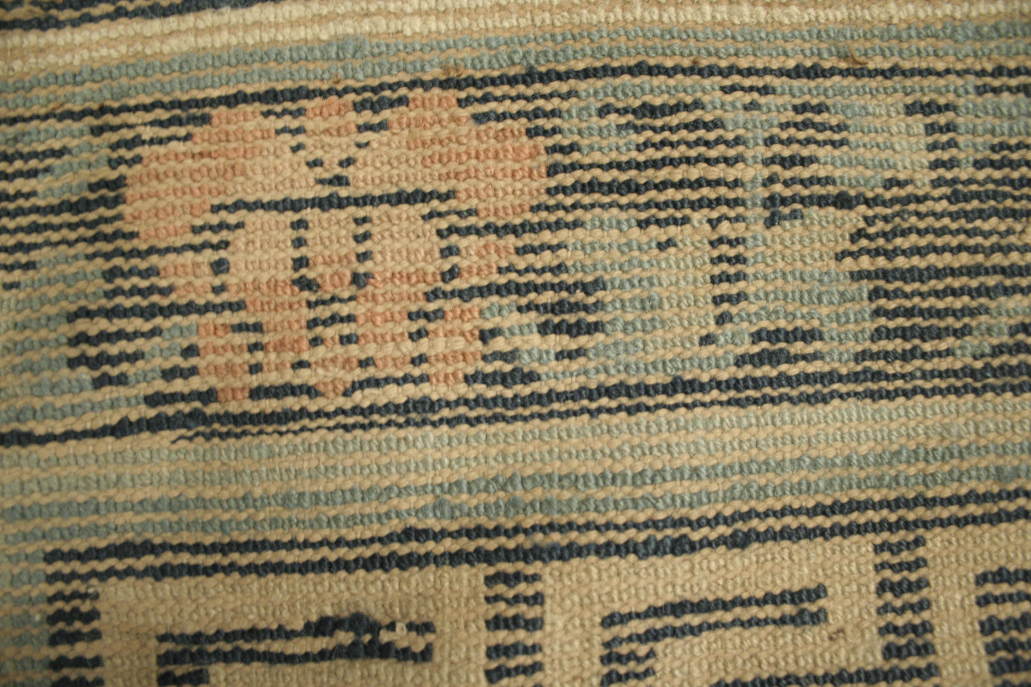 Rare Antique Chinese Ningxia Rug with Blue Lotus Flowers on a Blush Pink Field In Good Condition For Sale In Milan, IT