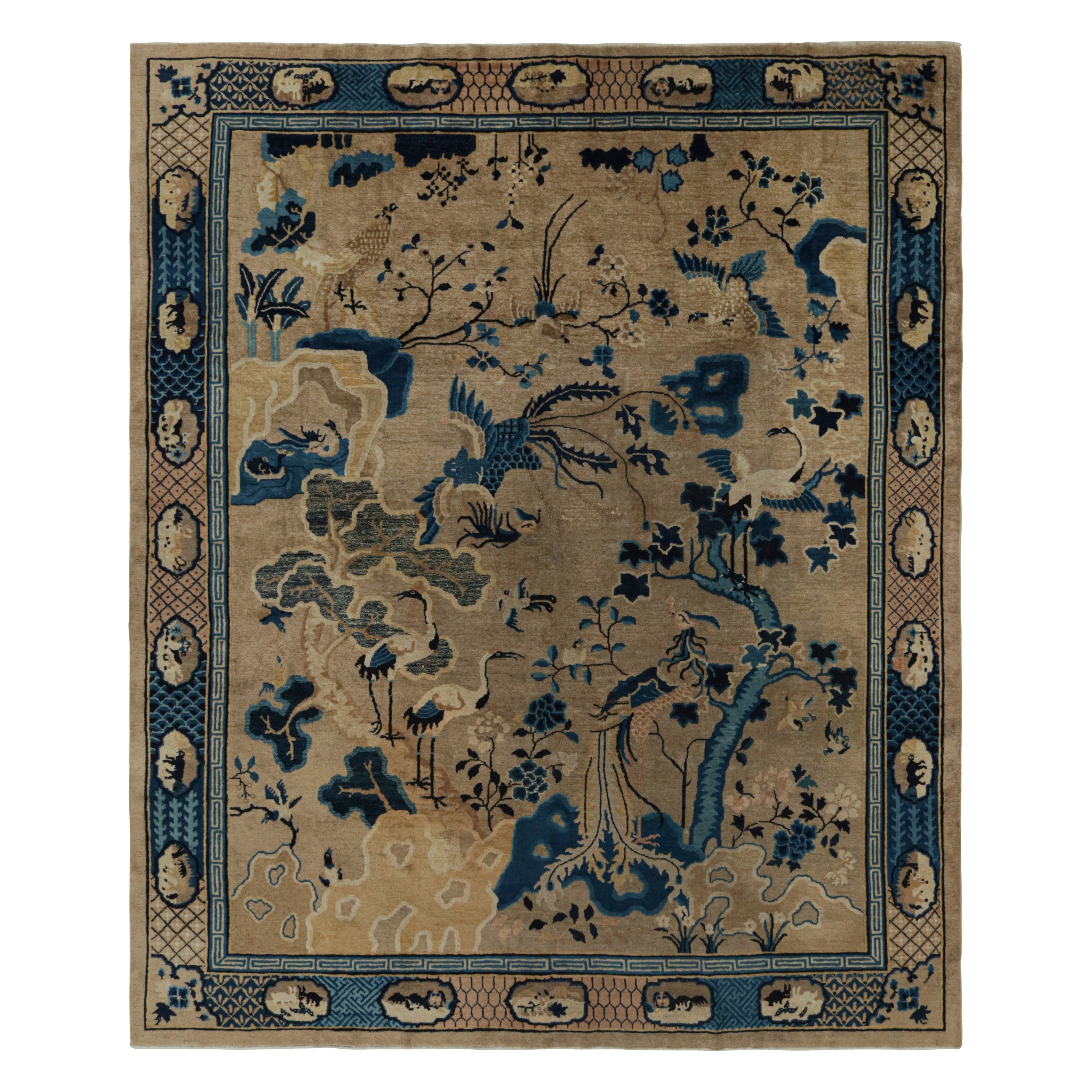 Rare tapis chinois ancien de Pékin, avec motifs picturaux, de Rug & Kilim en vente