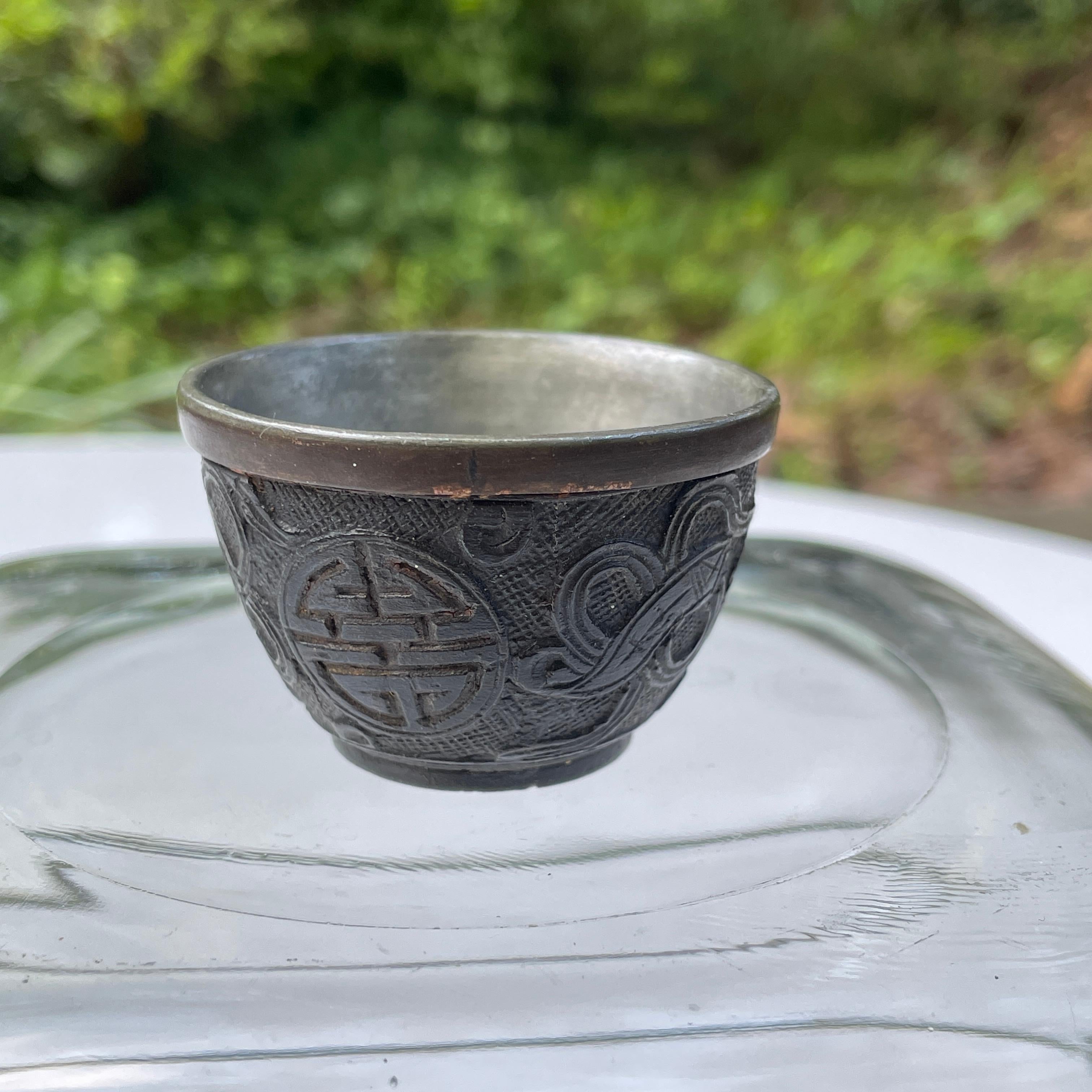 Exportation chinoise Bol à thé antique chinois Qing sculpté en forme de noix de coco en vente