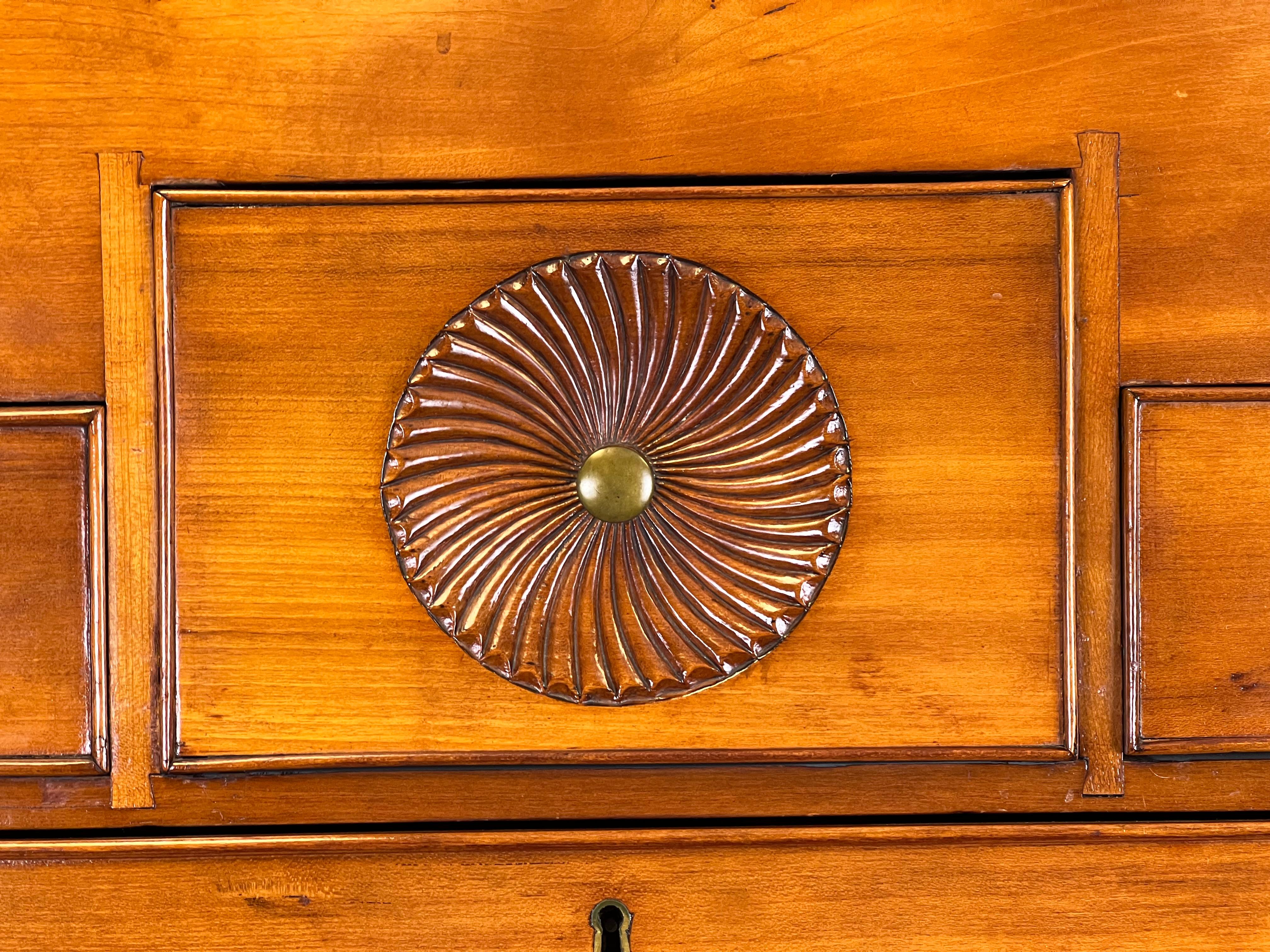 Rara cassapanca antica in ciliegio Chippendale su petto Attr. Nathan Booth's c. 1760 in vendita 3