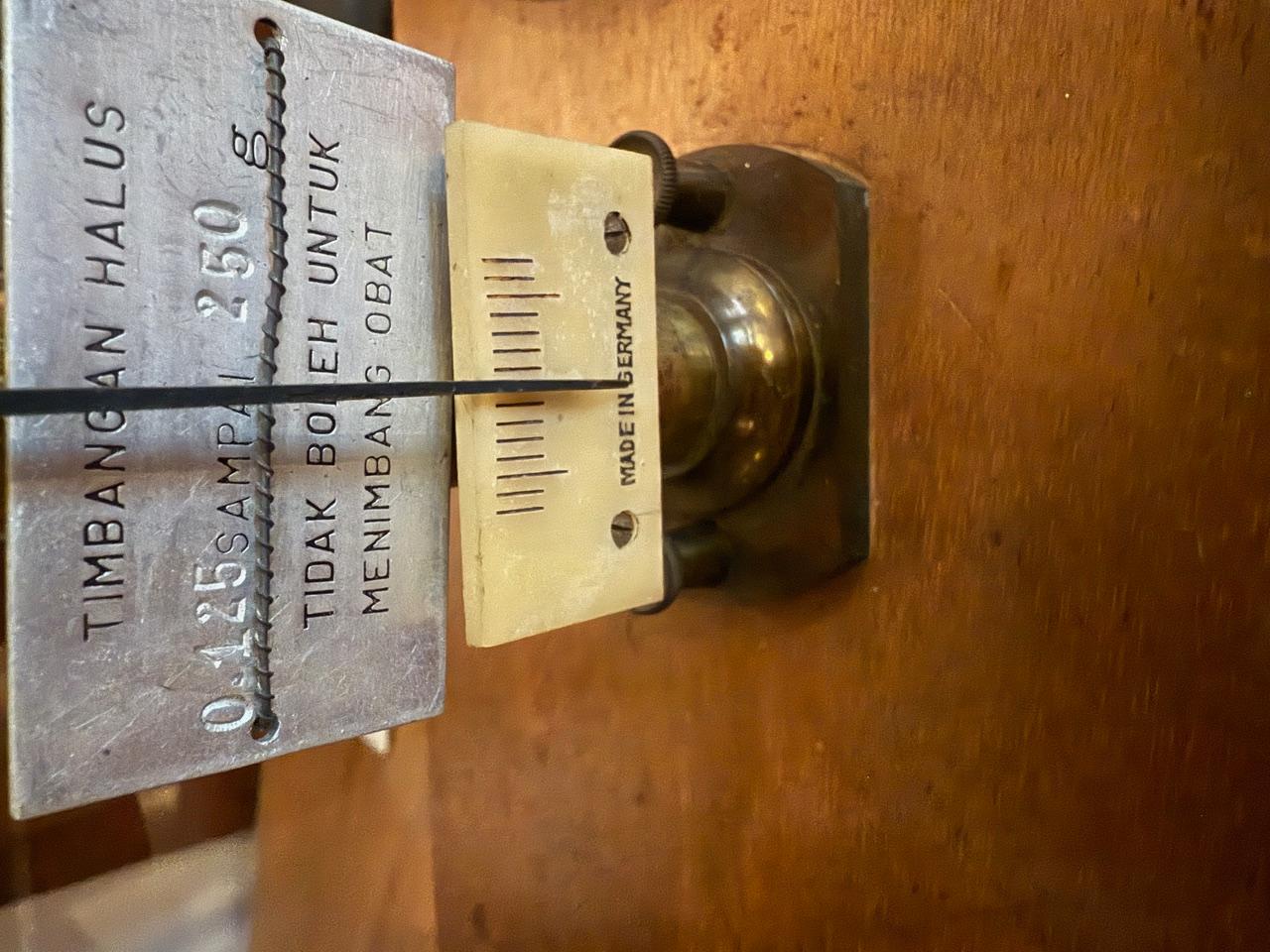 Rare Antique Coffee Scale In Good Condition For Sale In New York, NY