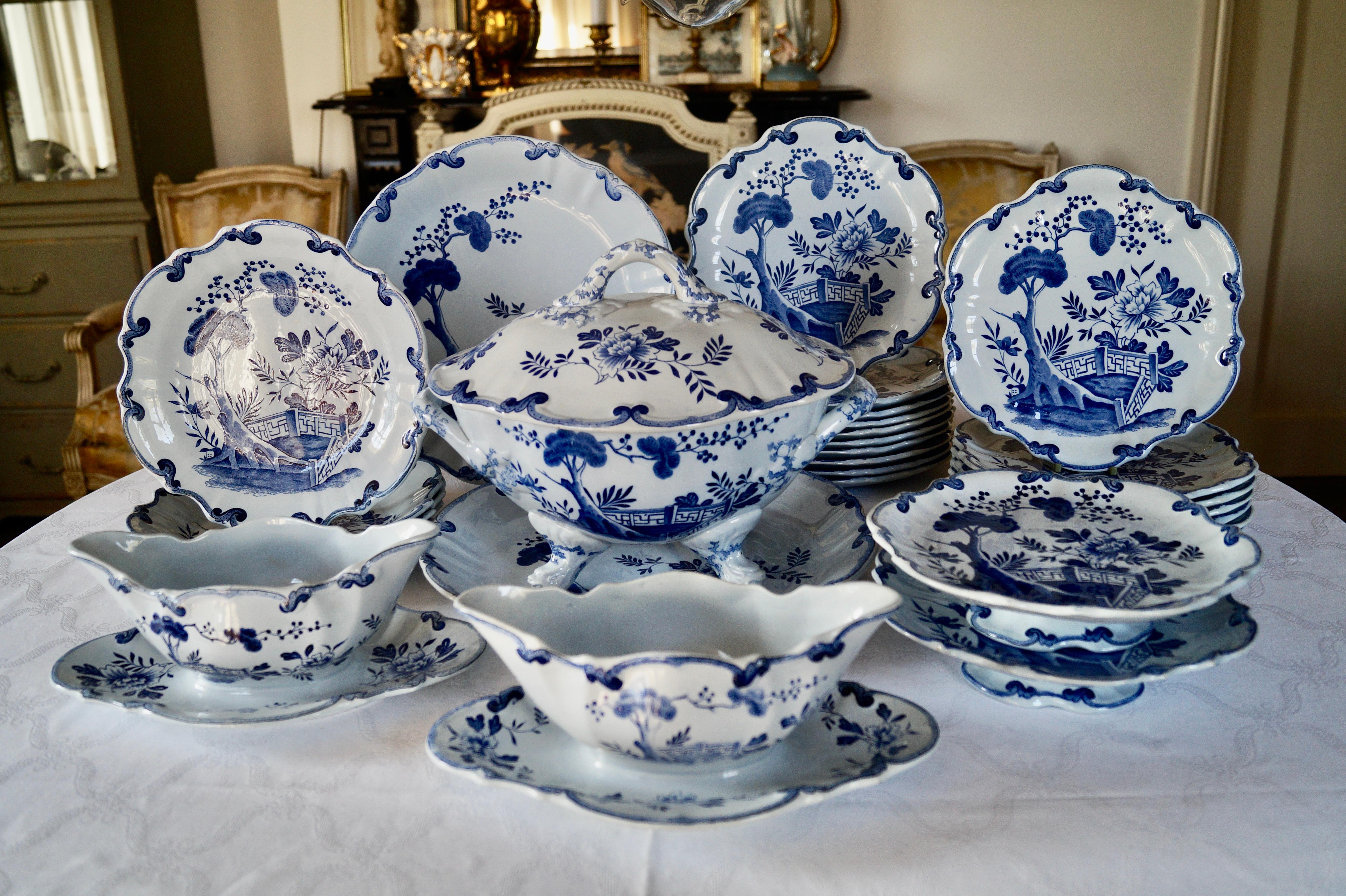 Very special and rare this pieces of antique tableware by Creil et Montereau de Terre de Fer service with chinoiserie pattern called 