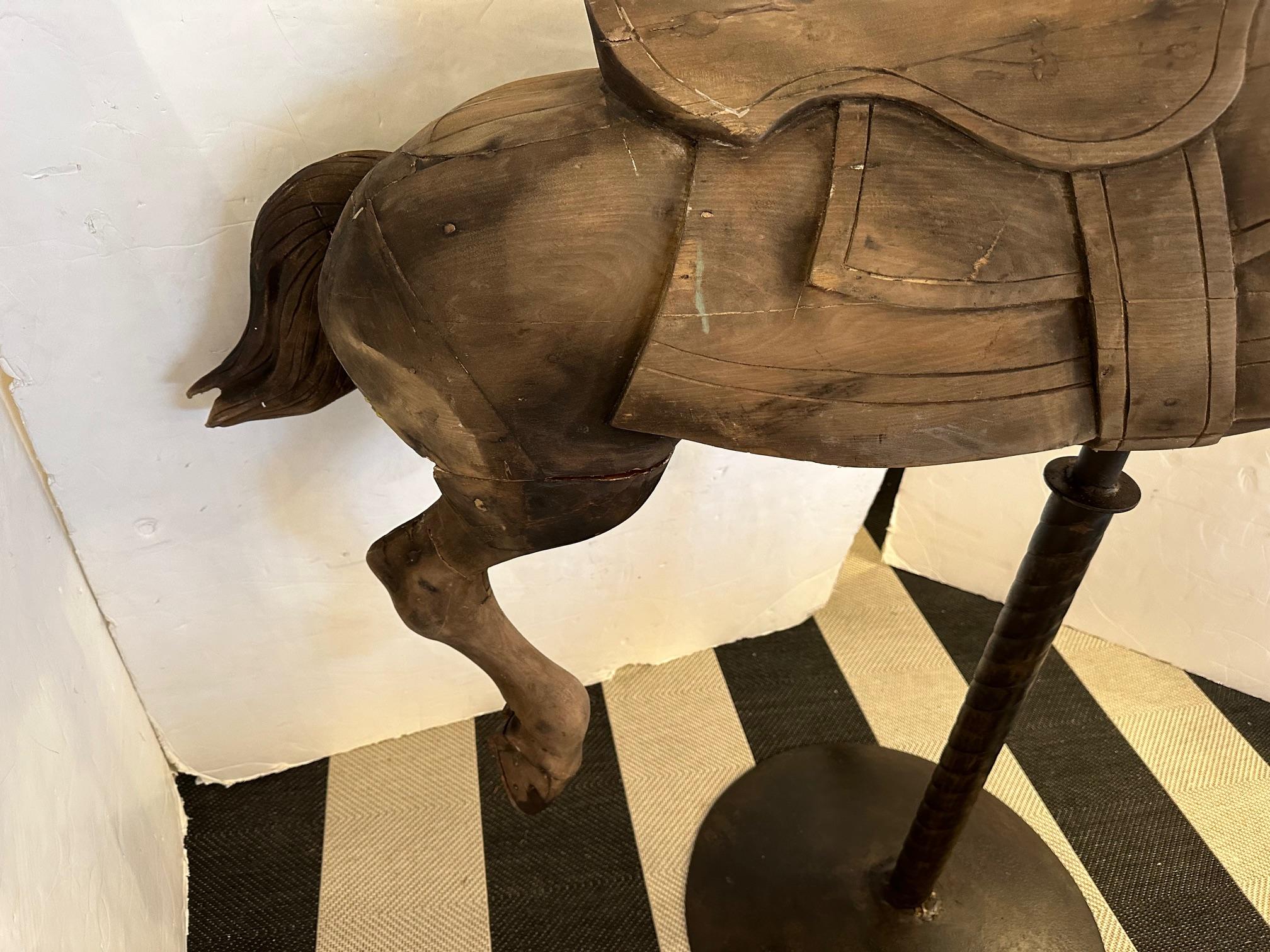 Rare Antiquités Cheval de carrousel sur Stand en fer Sculpture en vente 2
