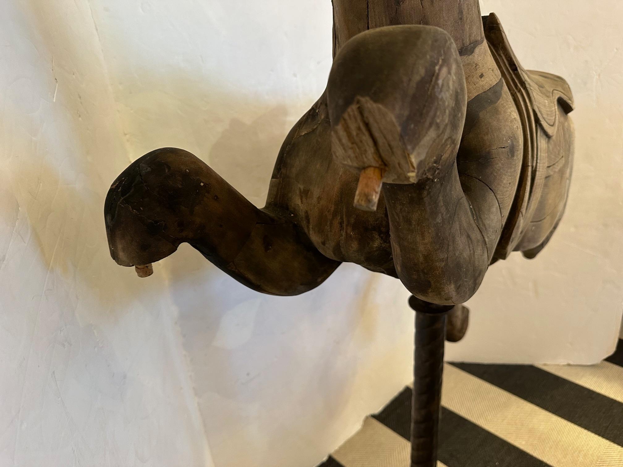 Rare Antiquités Cheval de carrousel sur Stand en fer Sculpture en vente 6