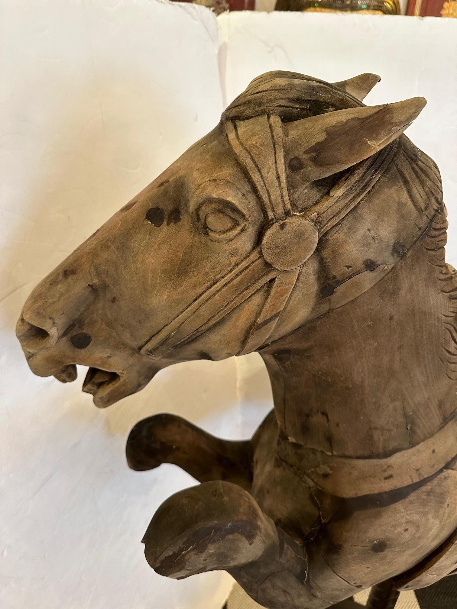 Rare Antiquités Cheval de carrousel sur Stand en fer Sculpture en vente 7