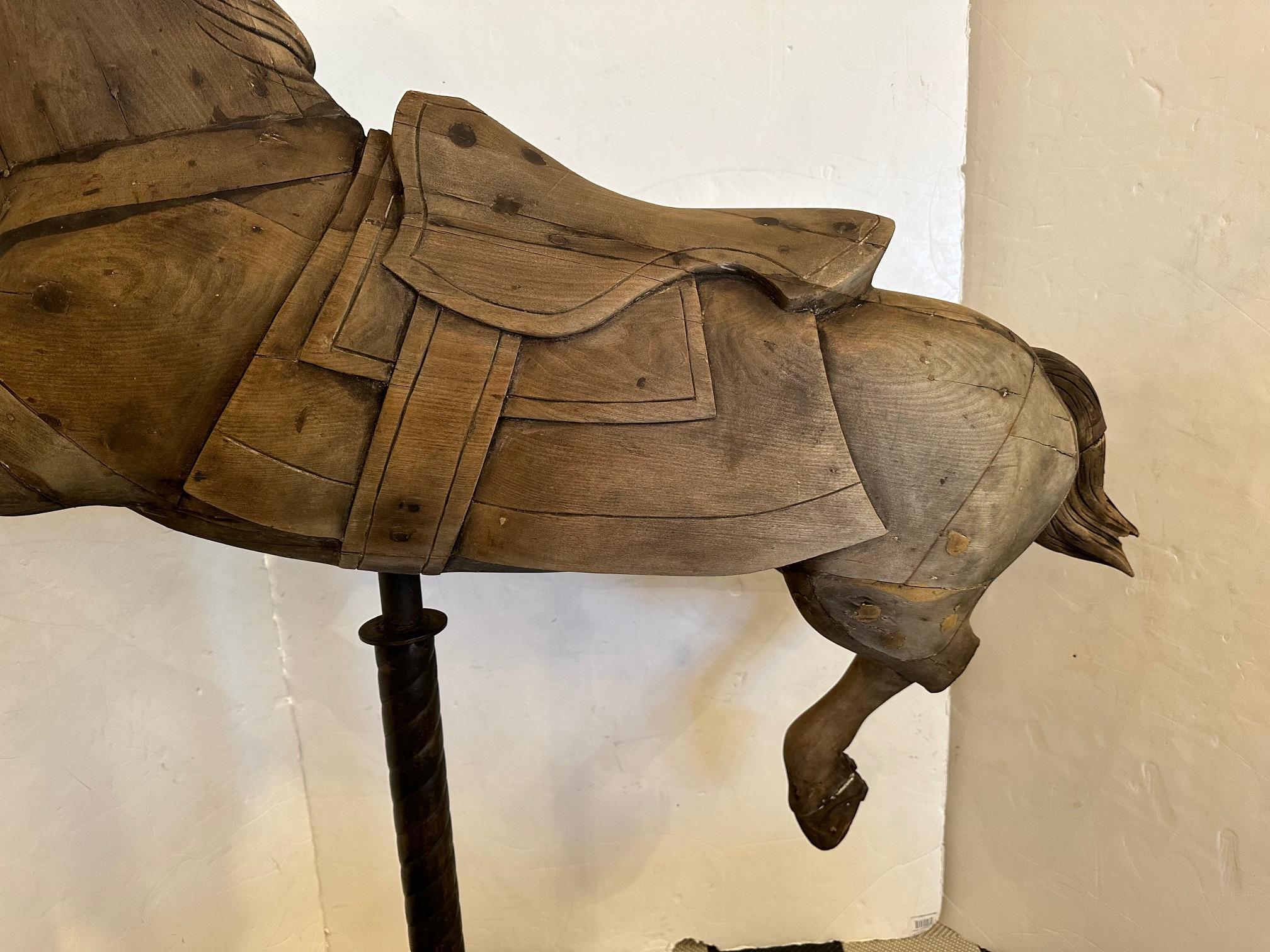 Rare Antiquités Cheval de carrousel sur Stand en fer Sculpture en vente 8