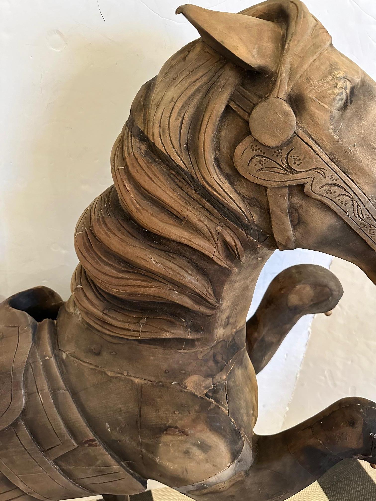 Seltene antike Distressed Karussell Pferd auf Eisen Stand Skulptur (Holz) im Angebot