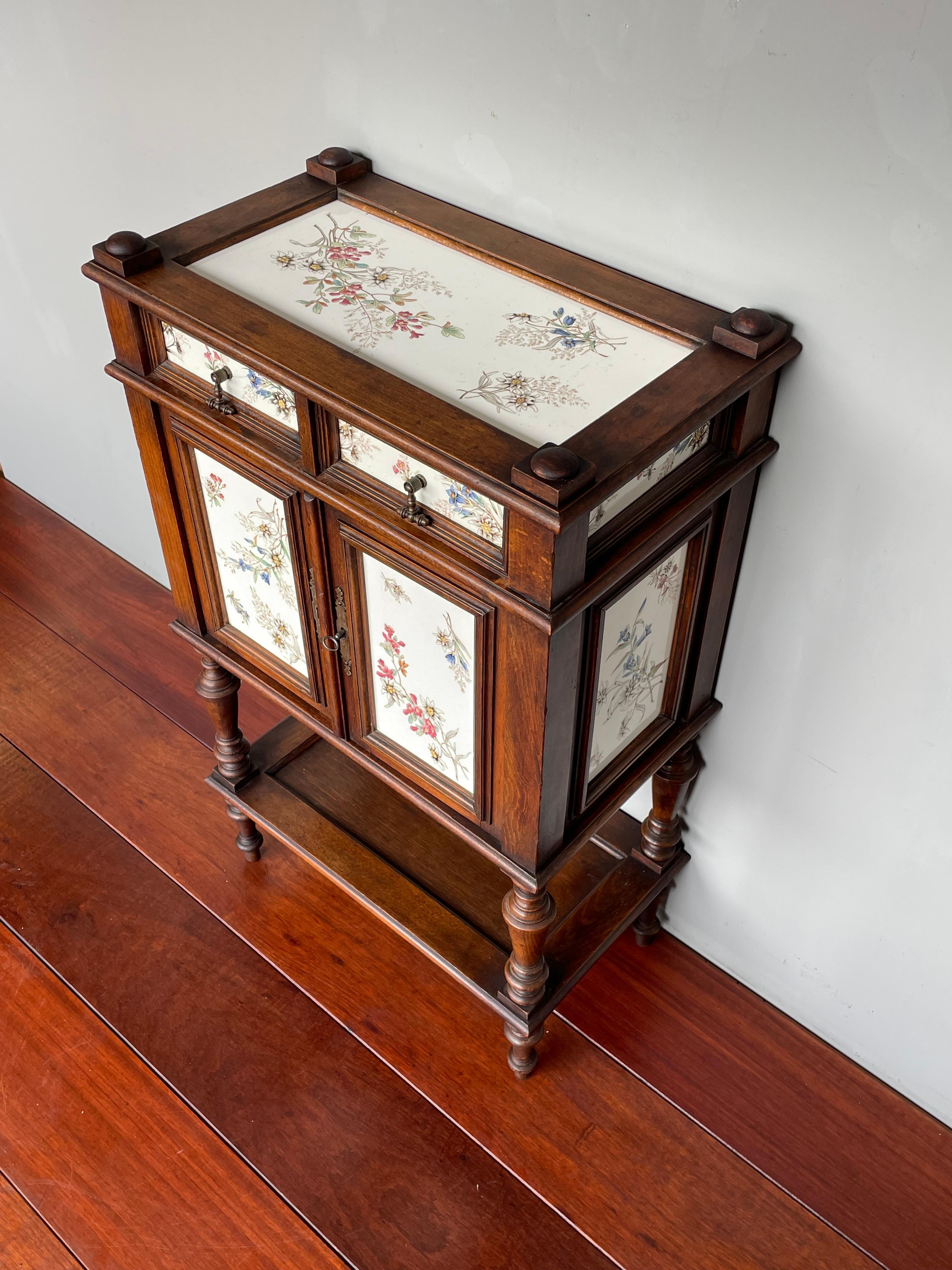 Rare Antique Drinks Cabinet w. Many Inlaid, Hand Painted and Glazed Tiles ca1900 In Good Condition For Sale In Lisse, NL