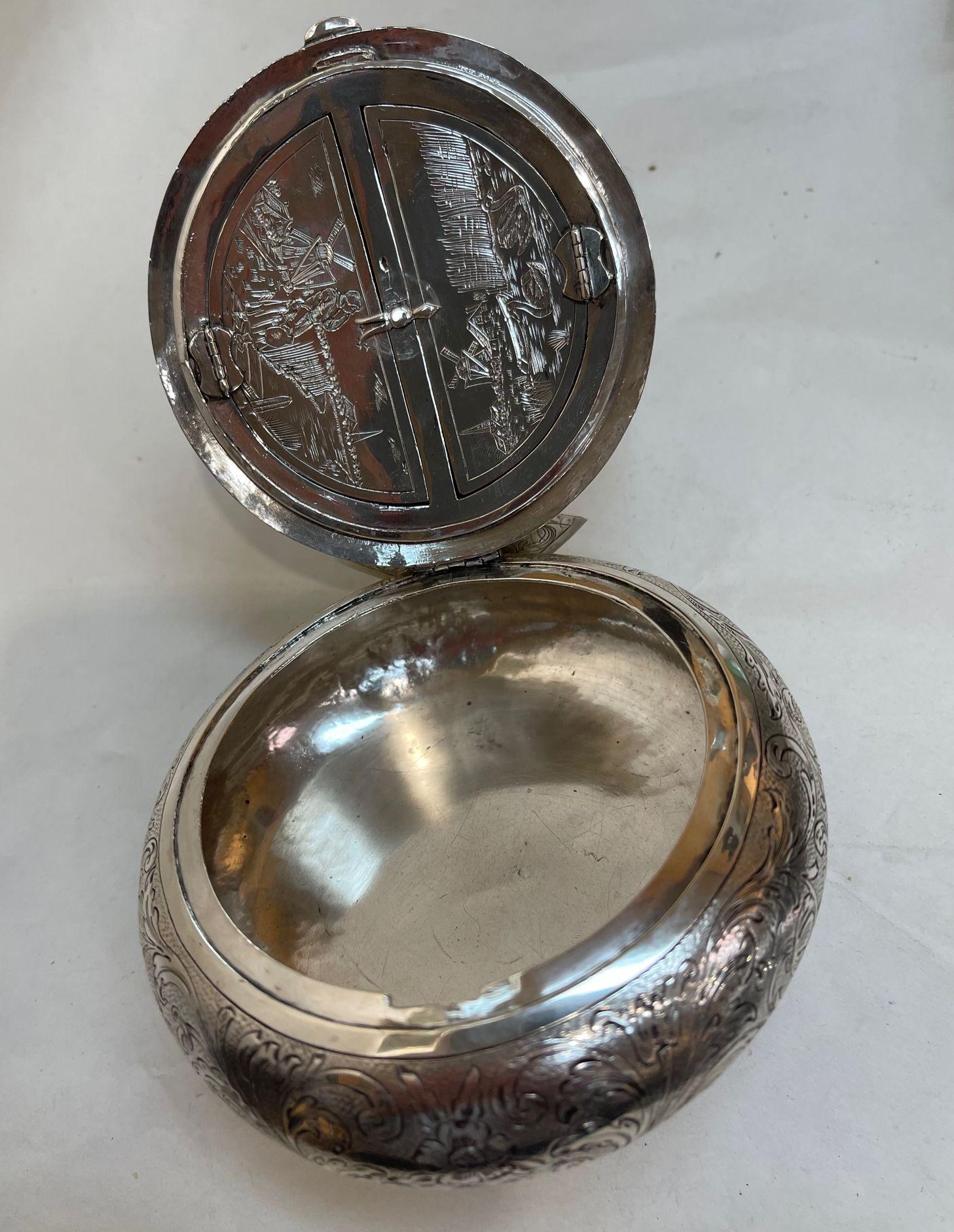 Hand-Crafted Rare Antique Dutch Silver Heritage Circular Vintage Marriage Box Container For Sale