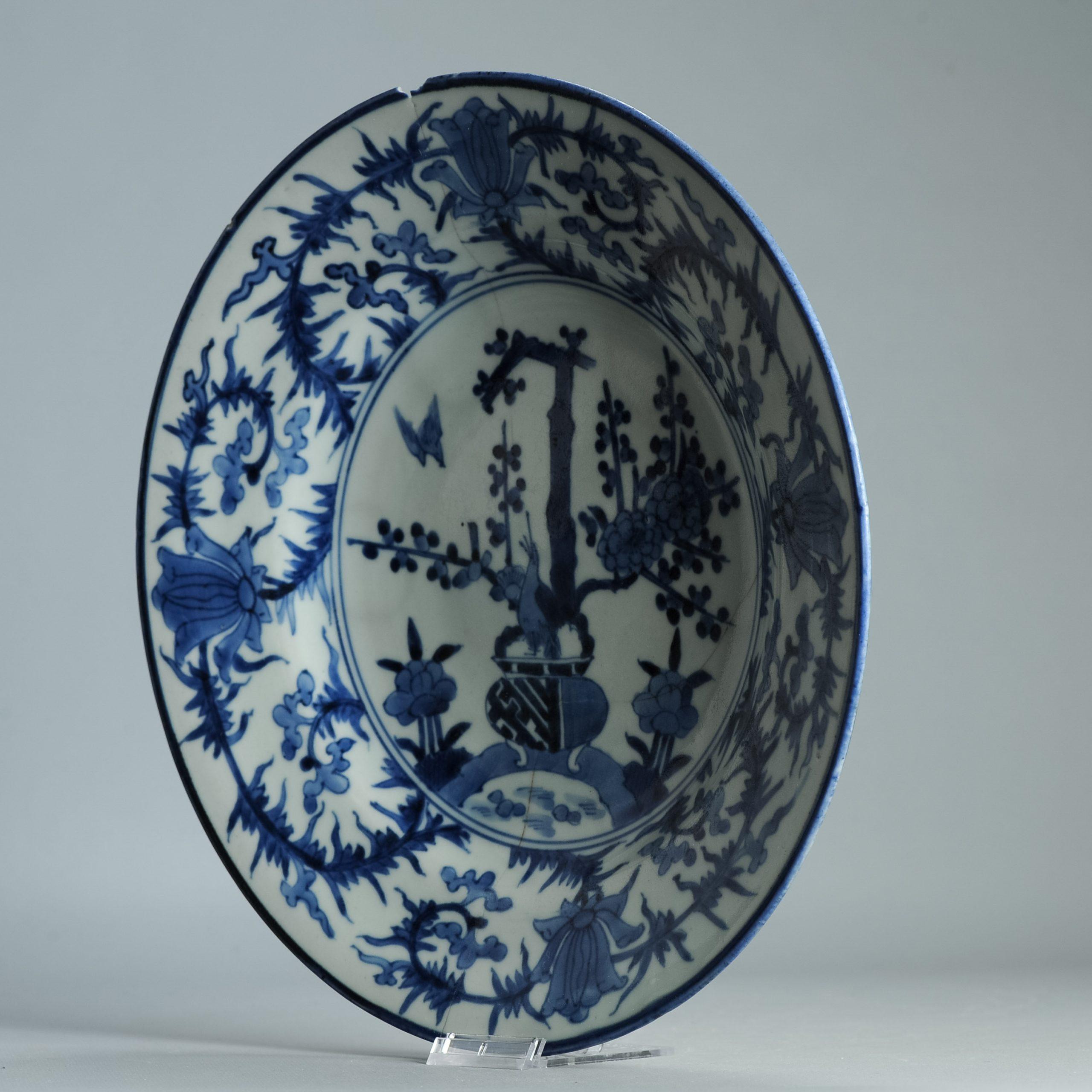 Porcelaine Rare plat Arita ancien de la période Edo vers 1680 -1700 en porcelaine japonaise en vente