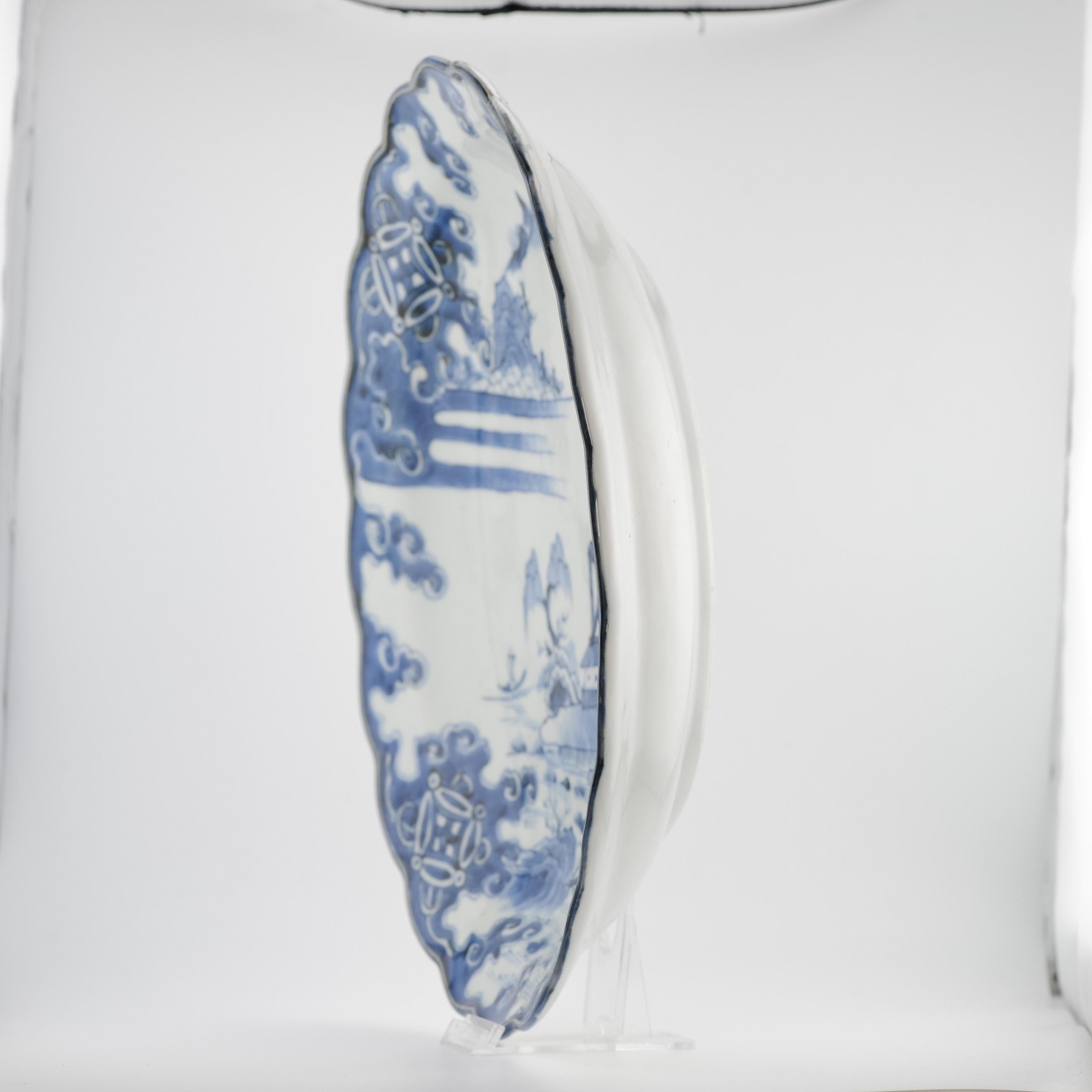 Rare Antique Edo period Ca 1680 -1700 Japanese Porcelain Plate Arita Dish For Sale 4