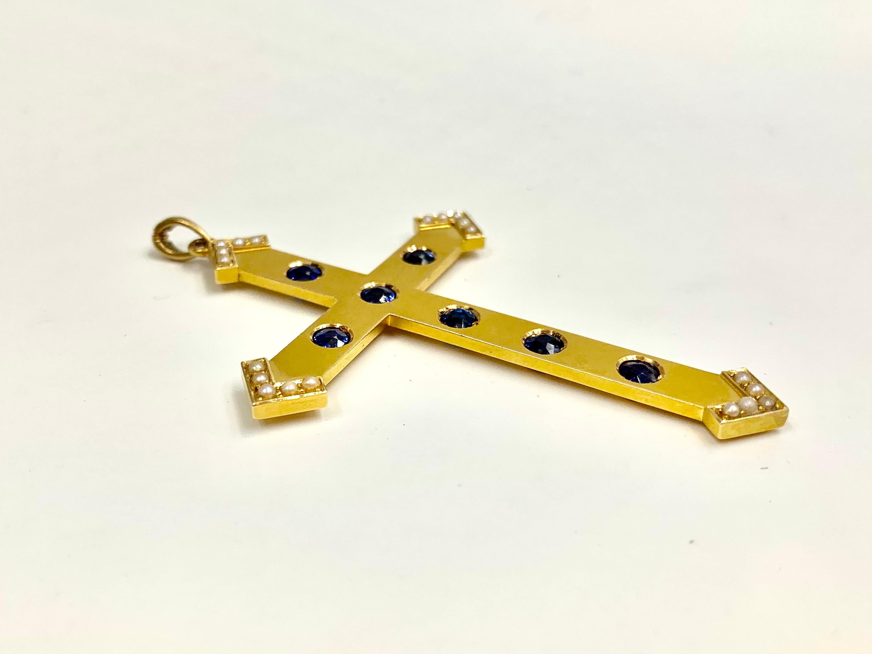Rare Antique Edwardian Cornflower Blue Sapphire 14K Yellow Gold Disciples Cross For Sale 2