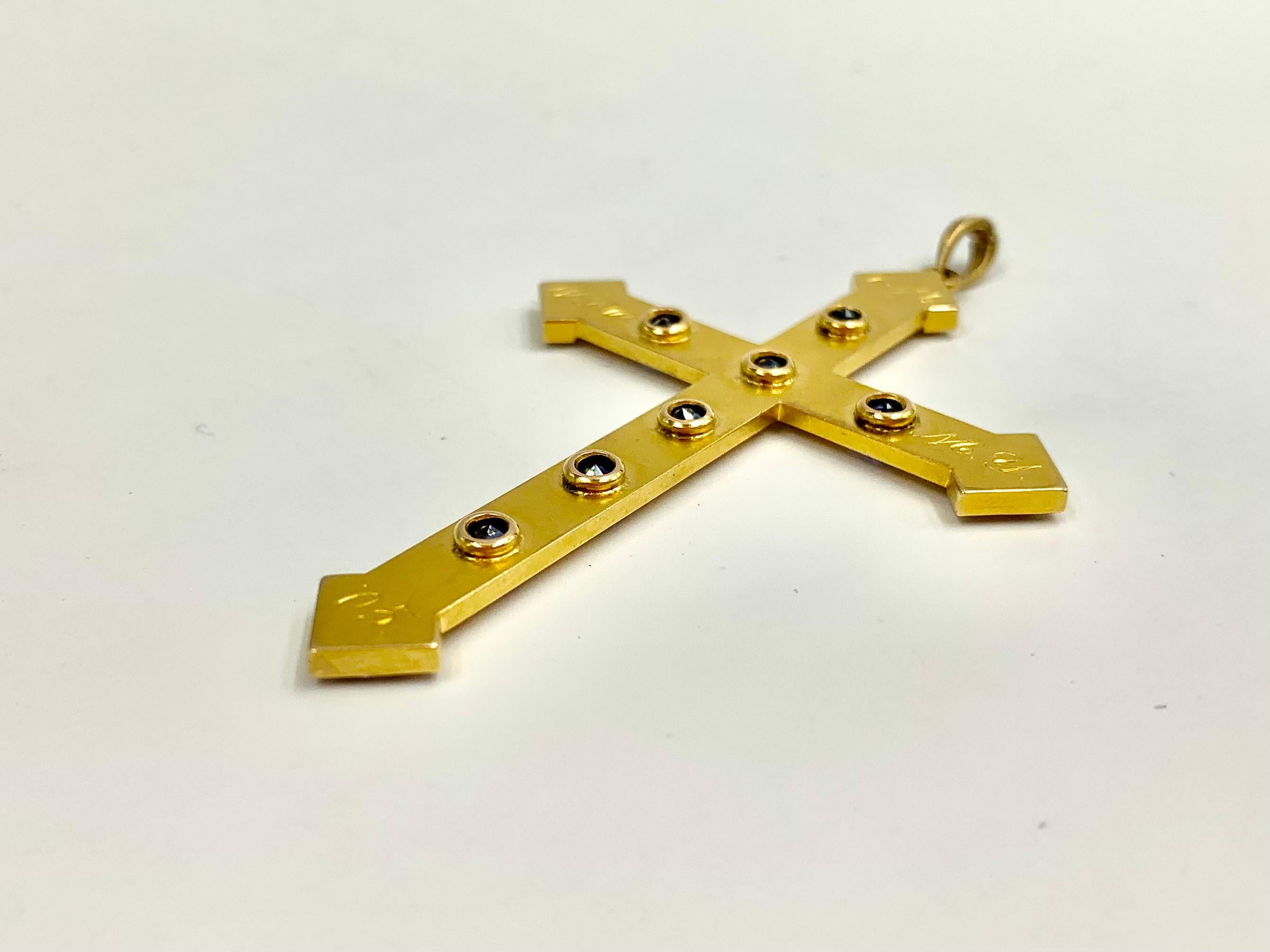 Rare Antique Edwardian Cornflower Blue Sapphire 14K Yellow Gold Disciples Cross For Sale 3