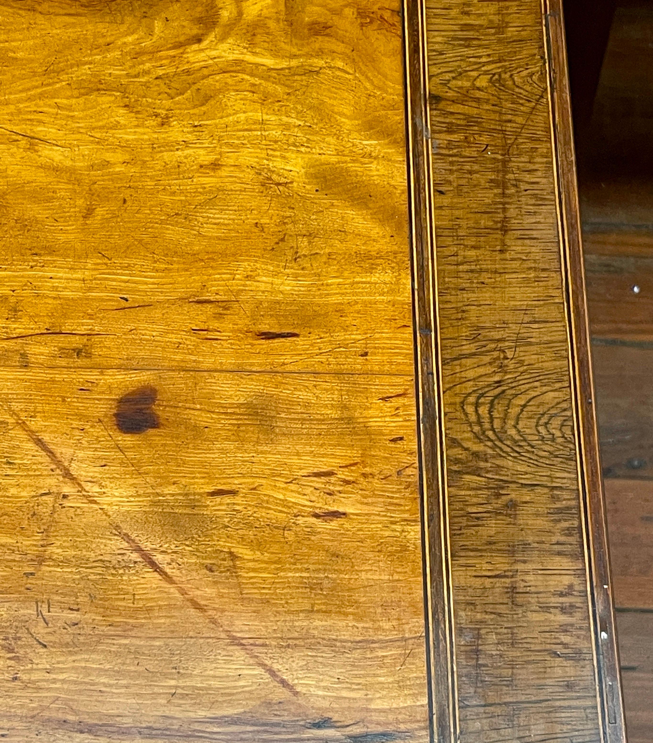 Seltener antiker englischer Geo. III. Regency-Tisch mit Intarsien aus satiniertem Holz mit hängenden Blättern Pembroke im Angebot 5