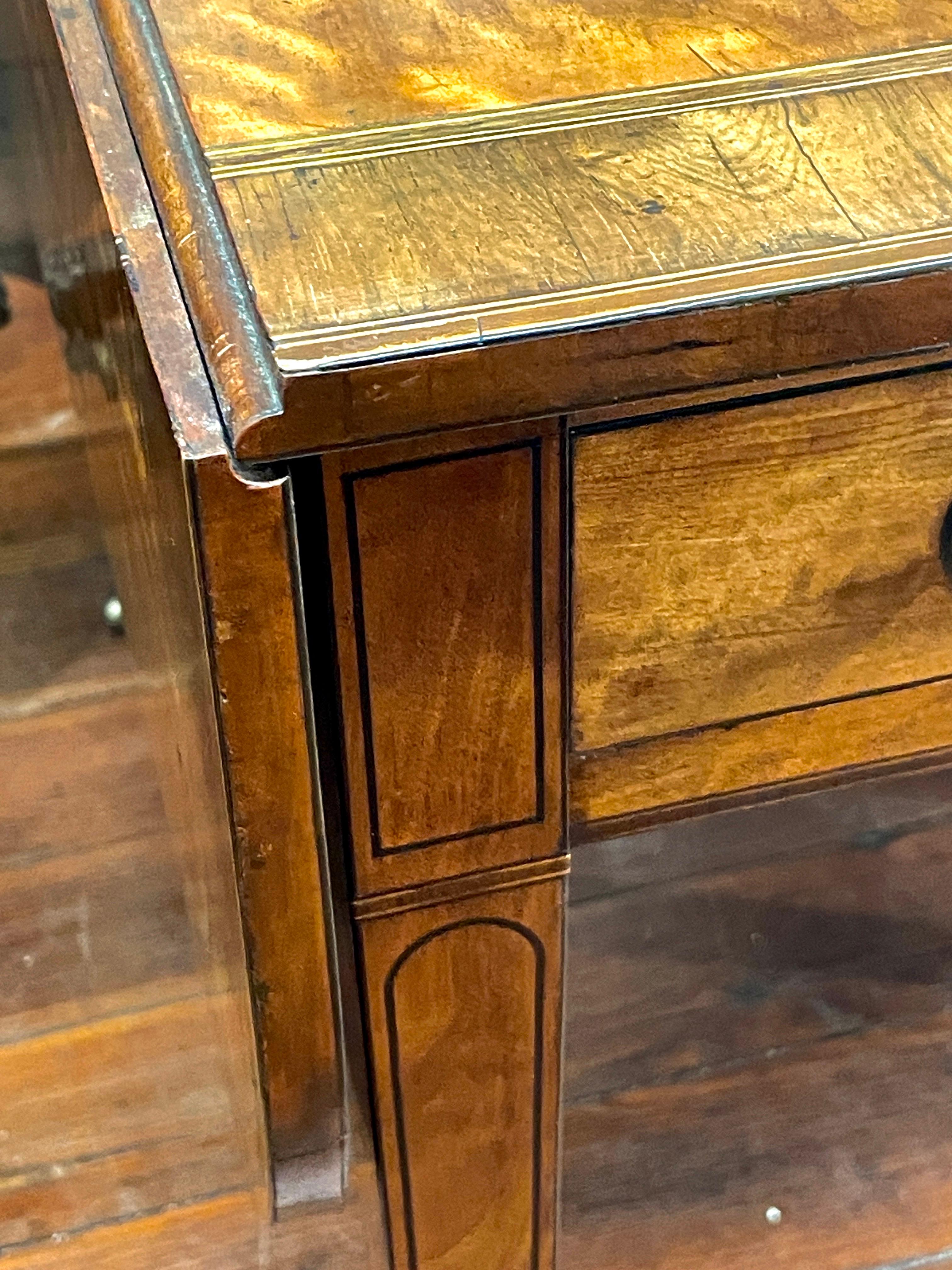 Seltener antiker englischer Geo. III. Regency-Tisch mit Intarsien aus satiniertem Holz mit hängenden Blättern Pembroke im Angebot 8