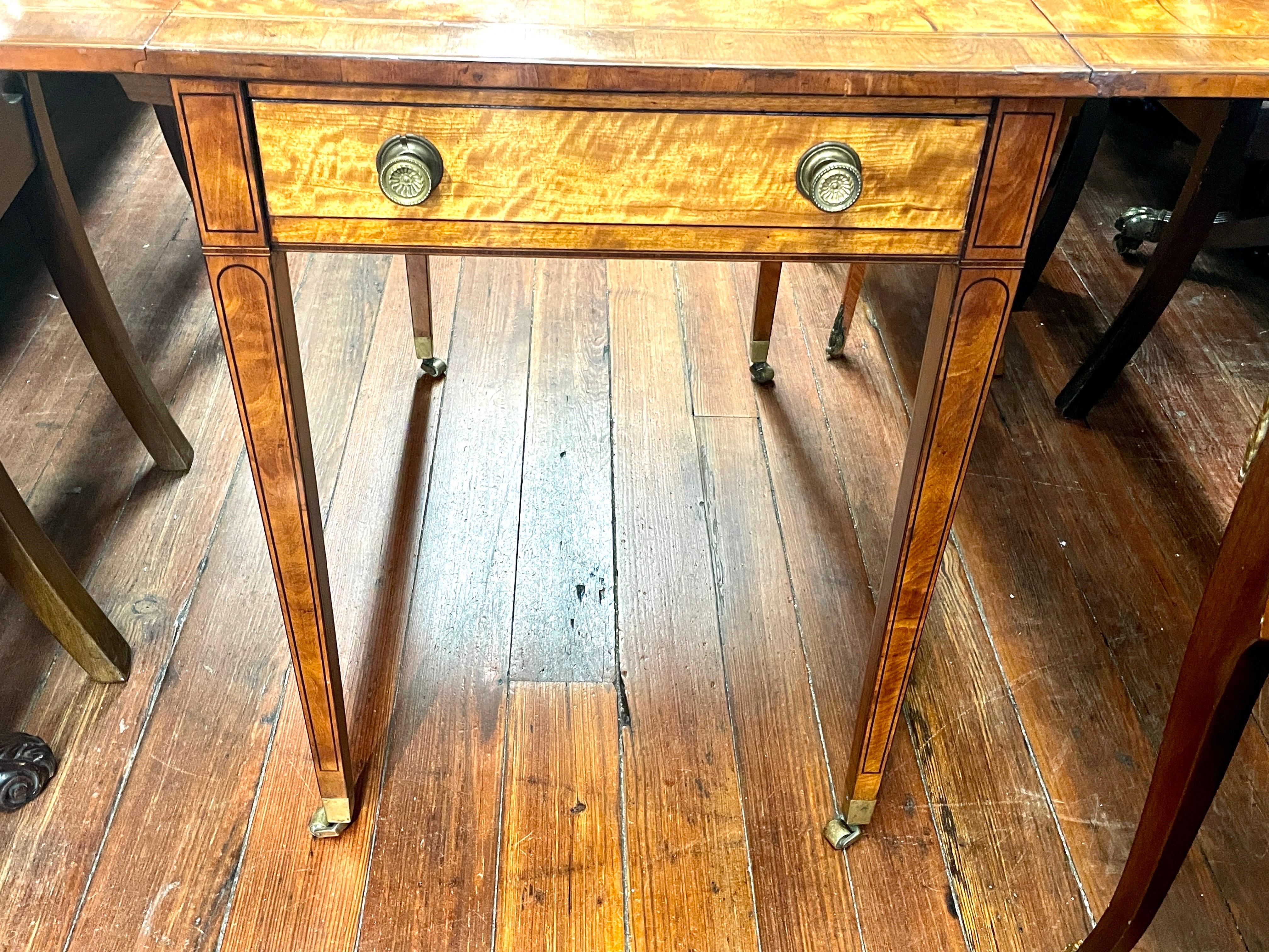 Rare Antique English Geo. III Regency Inlaid Satinwood Drop-Leaf Pembroke Table In Good Condition For Sale In Charleston, SC