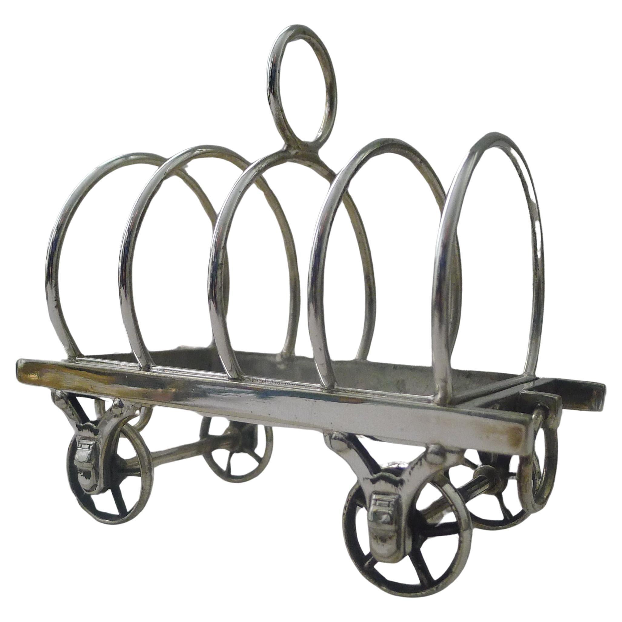 Seltener antiker englischer neuartiger Toastständer mit Wagon / Caravan - Reg. 1879 im Angebot