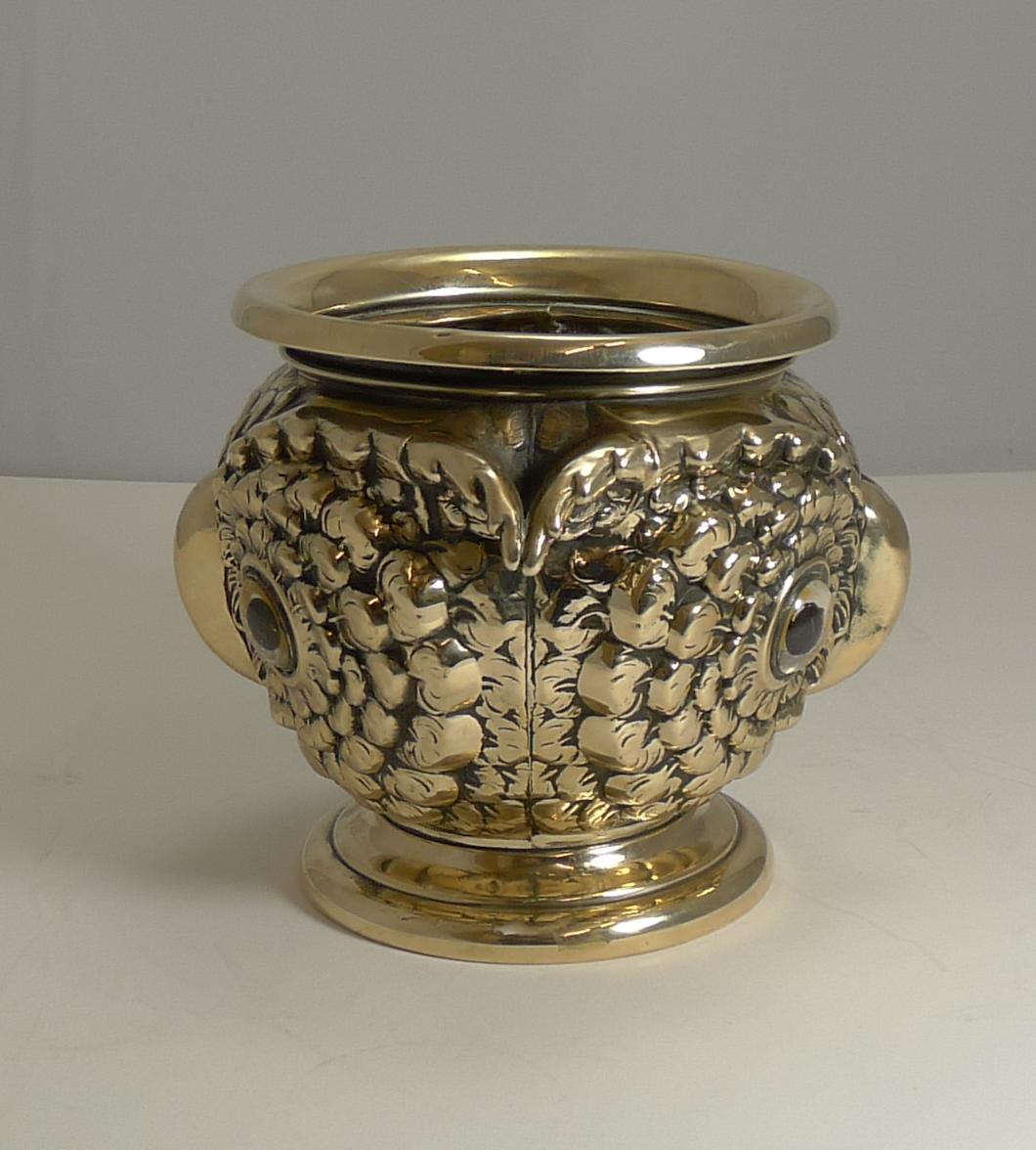 Rare Antique English Owl Jardiniere / Planter circa 1880, Glass Eyes In Good Condition In Bath, GB
