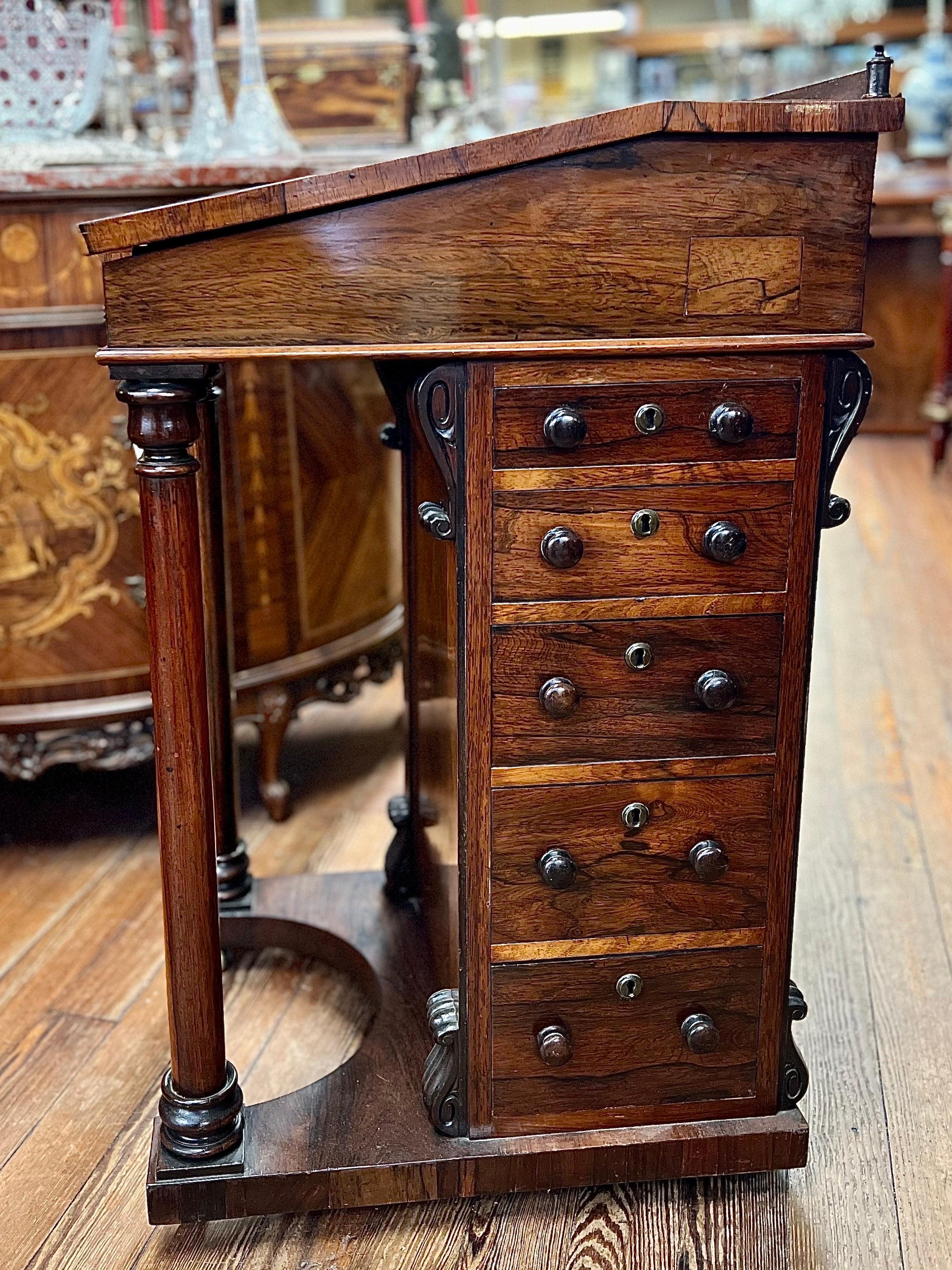 Regency Rare et ancien Davenport anglais de style Régence en bois de rose avec tiroir à ressort en vente