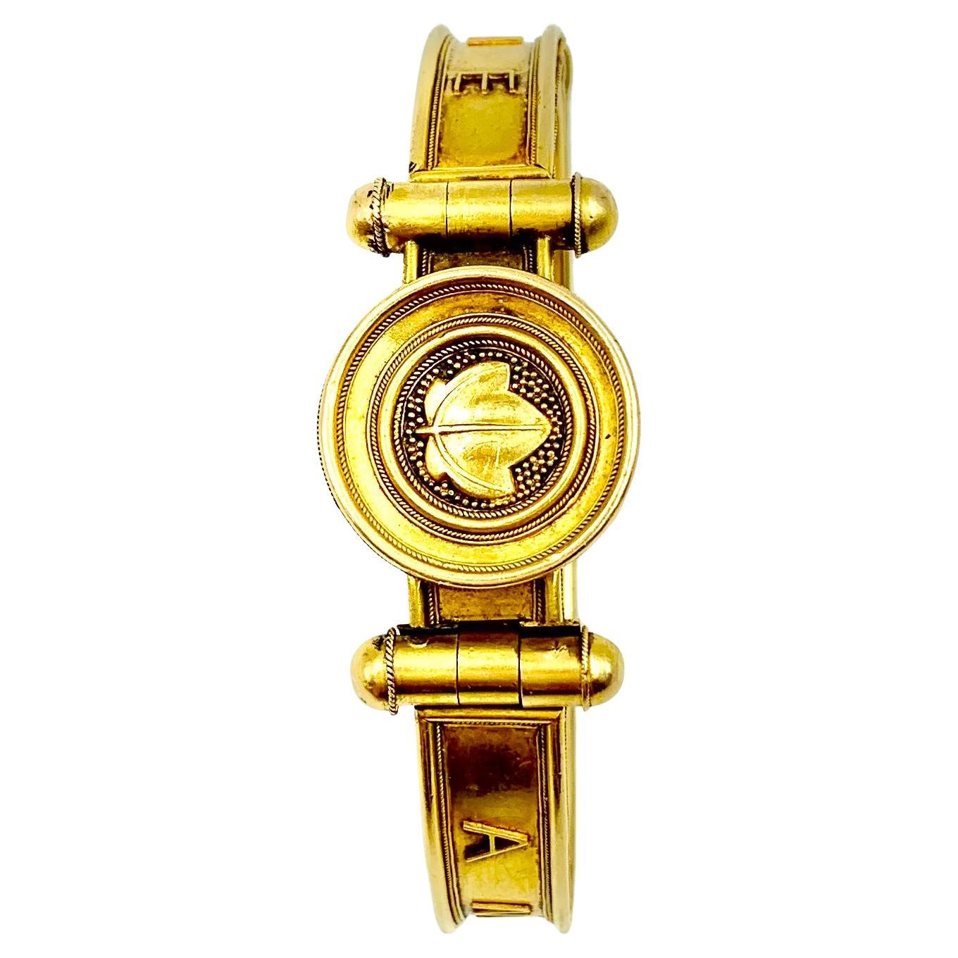 Very rare museum quality antique Etruscan Revival 18K yellow gold fully hallmarked Love locket bracelet
19th Century
Rome, Vatican Workshops
A love bracelet in the truest sense, this exquisite Etruscan Revival period Vatican Workshops bracelet