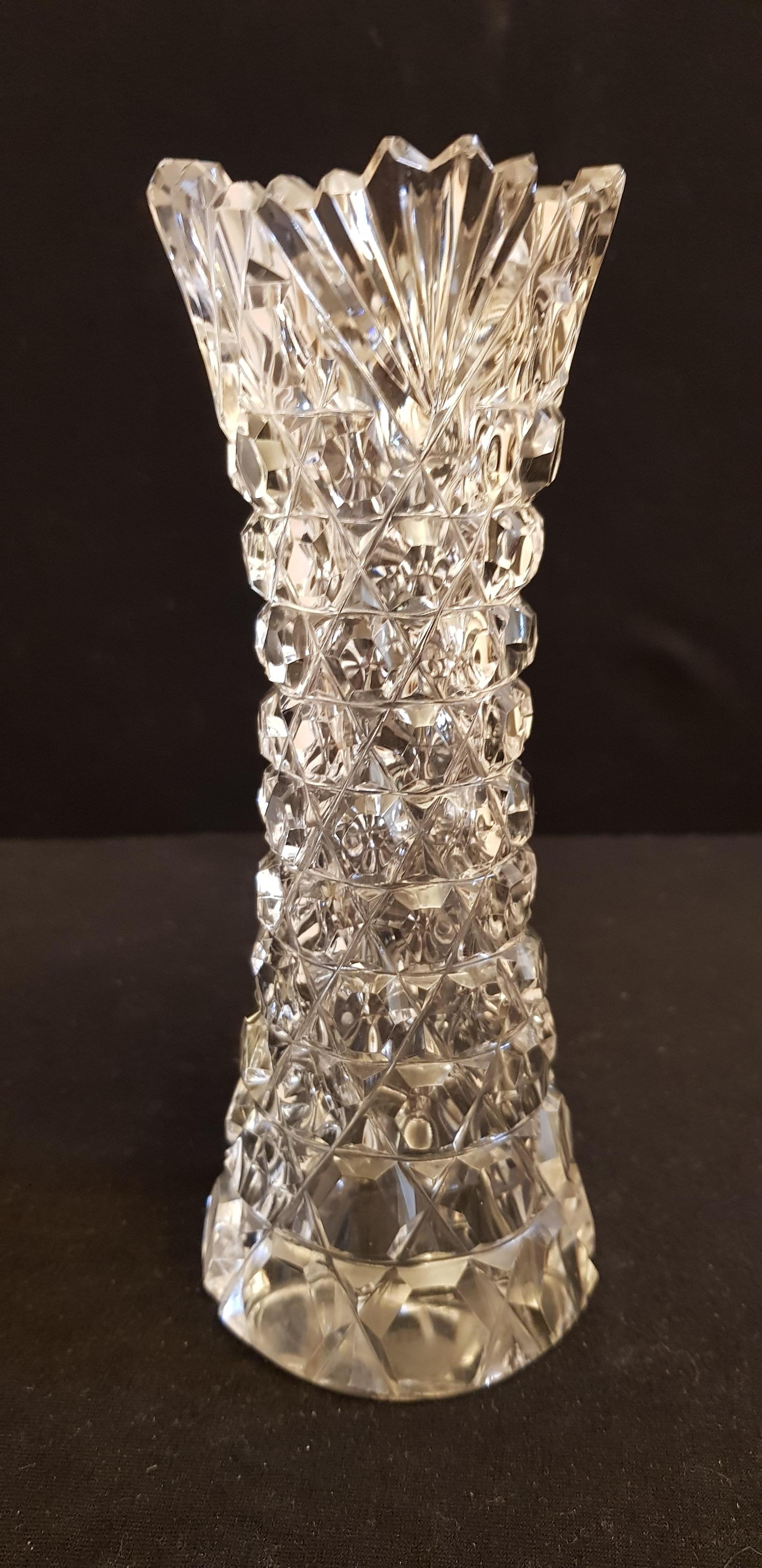 Beautiful antique rare F&C Osler brilliant cut crystal vase, years 1840-1920 made in Birmingham, UK brilliant condition.