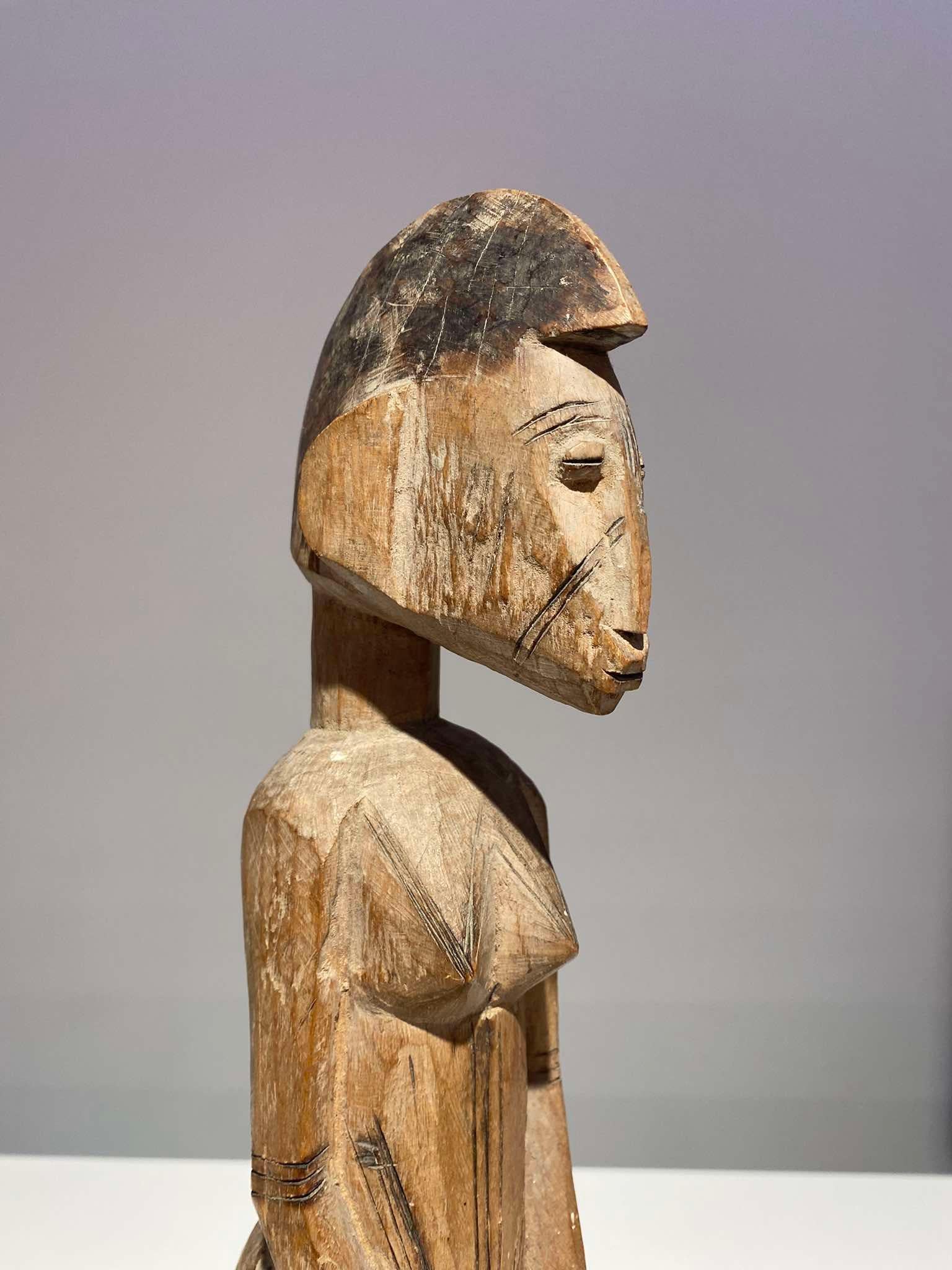 Splendida e rara statua femminile in legno di qualità museale della tribù Kurumba del Mali/Burkina Faso

Le statue del popolo Kurumba sono rare!

In vendita presso la Galleria d'Arte Decoster Belgio

Tribù: Kurumba / Malinke / Marka / Mossi
Paese :