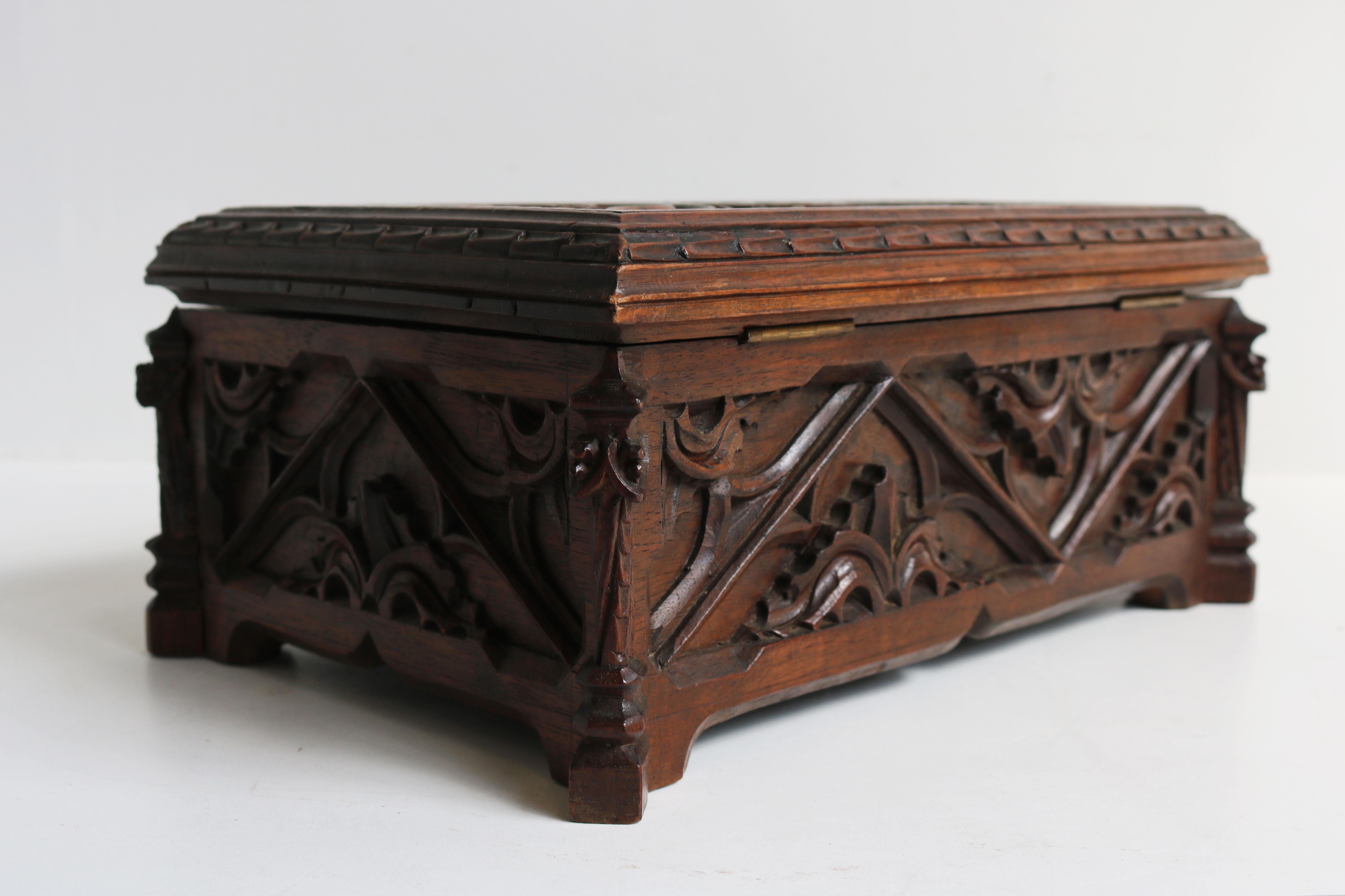 Rare Antique French 19th Century Gothic Revival Neo-Gothic Jewelry Box Church For Sale 3