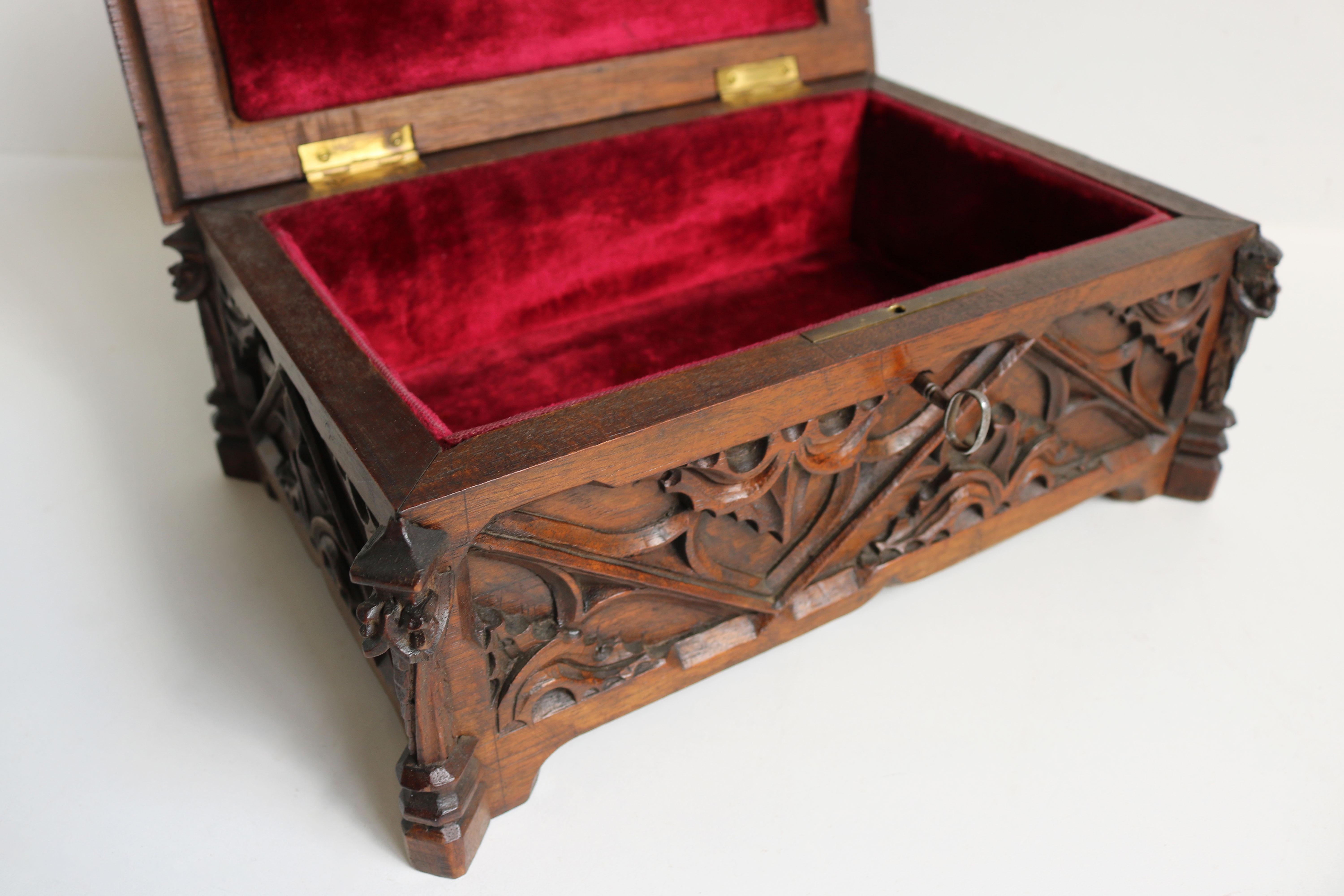 Raro Antique French 19th Century Gothic Revival Neo-Gothic Joyero Iglesia en venta 9