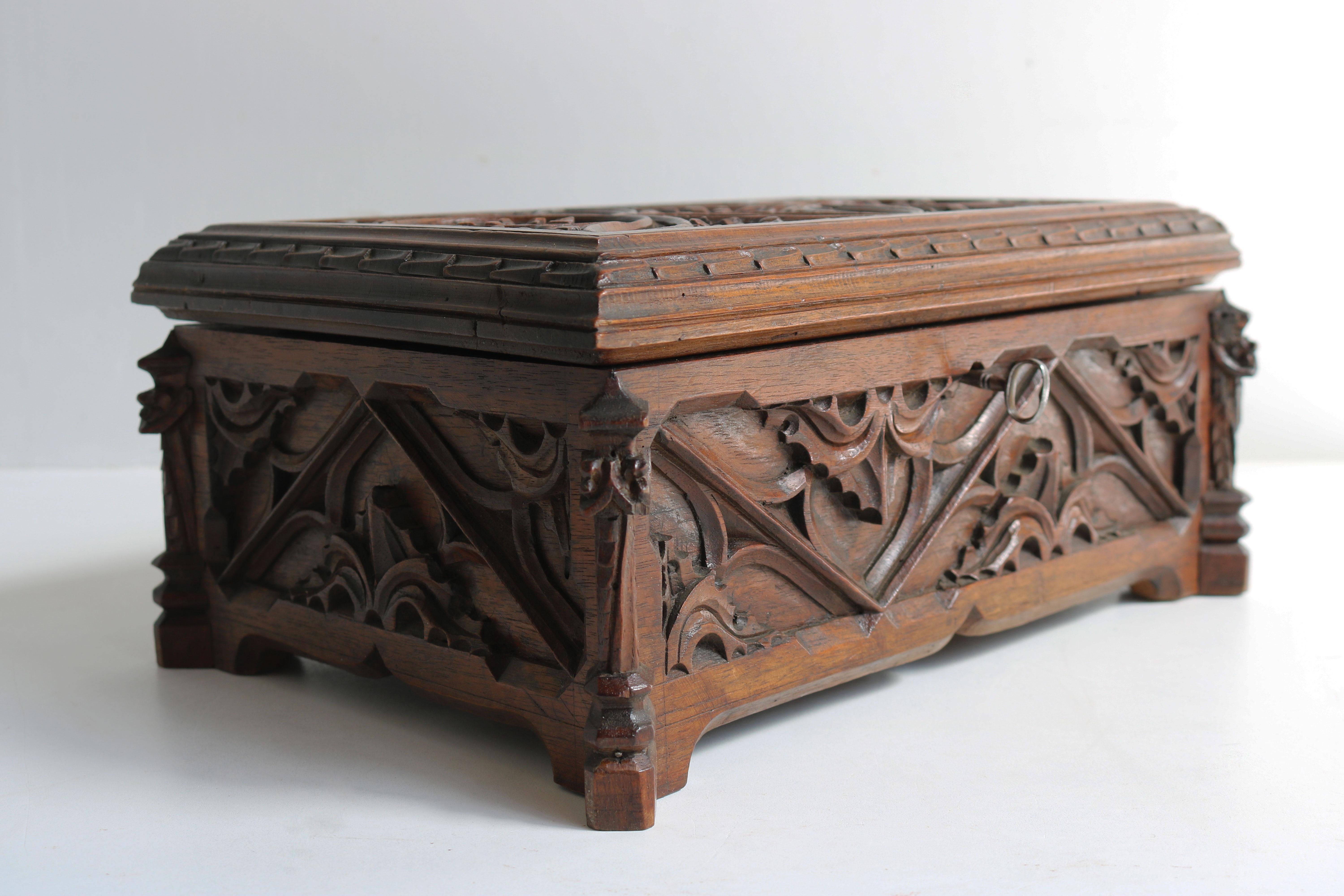 Rare Antique French 19th Century Gothic Revival Neo-Gothic Jewelry Box Church In Good Condition For Sale In Ijzendijke, NL