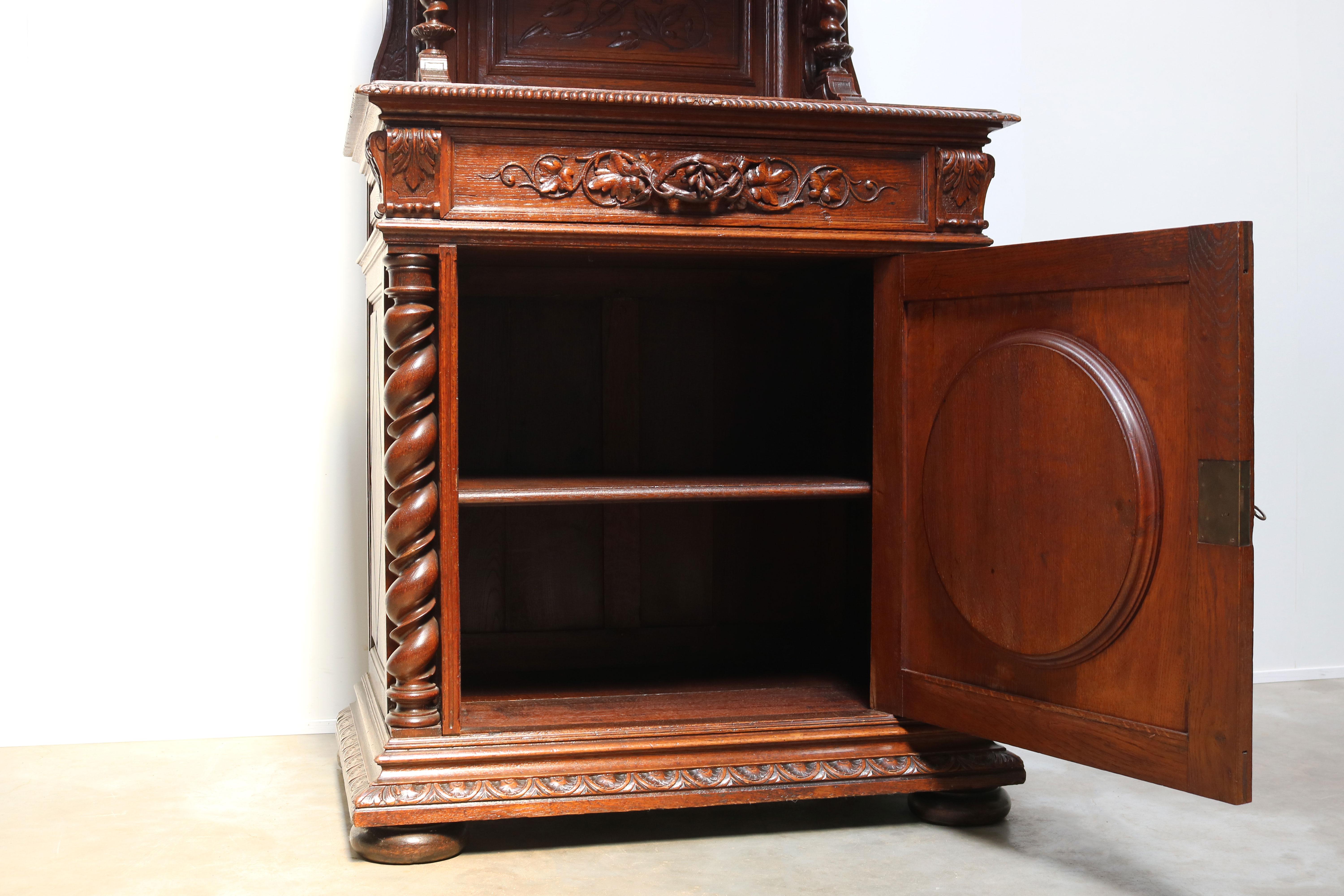 Rare Antique French 19th Century Hunting Cabinet / Black Forest Barley Twist Oak For Sale 7