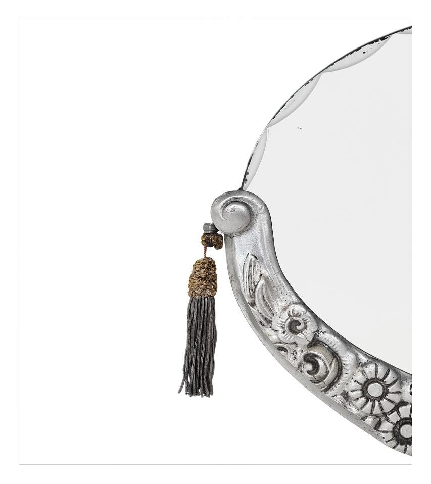 Dorato Raro Antique Mirror ovale francese in stile Deco, Paul Follot Design, circa 1929 in vendita