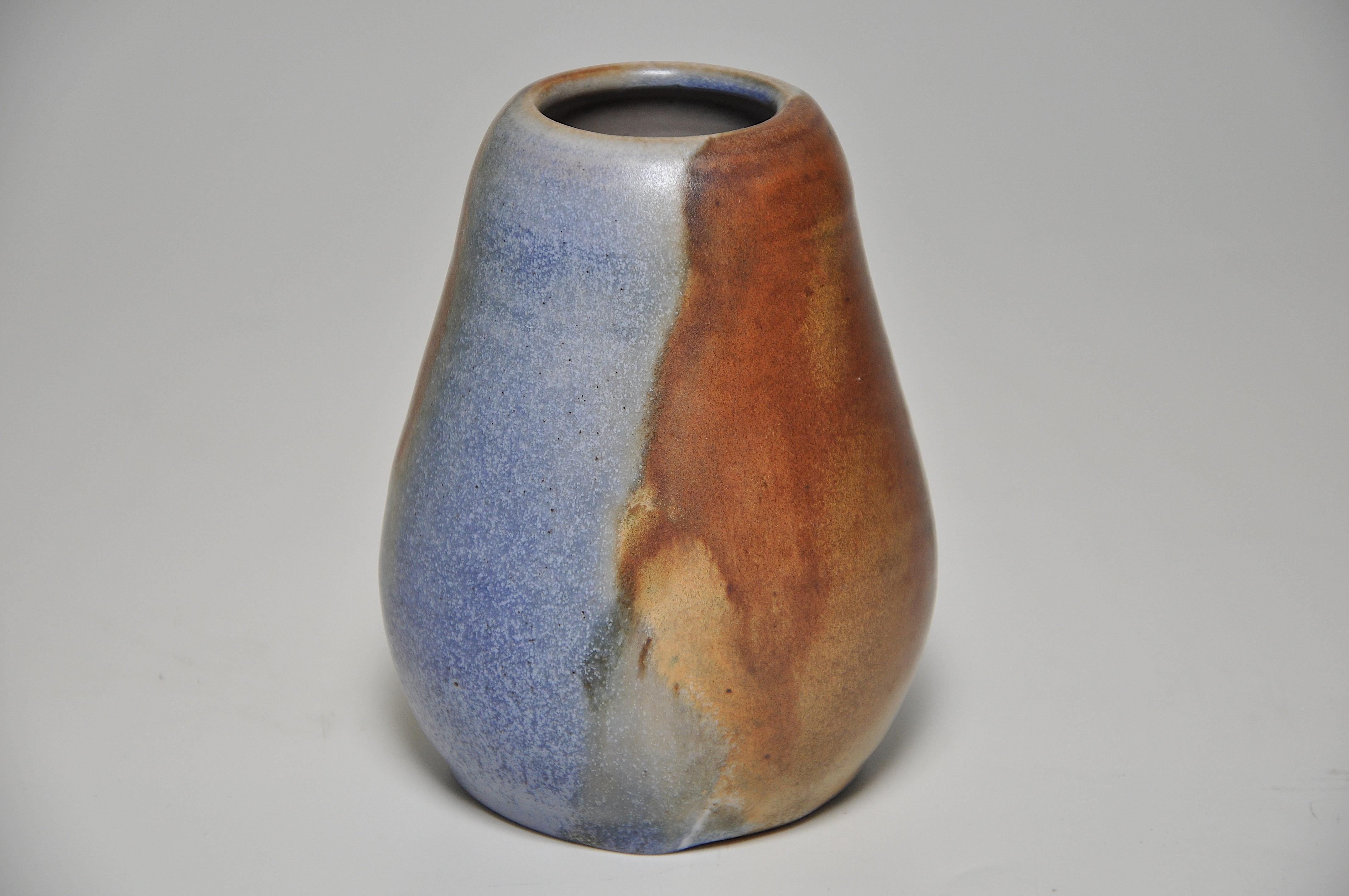 Inconnu Rare vase d'art français ancien en poterie bleue par Jean Pointu en vente