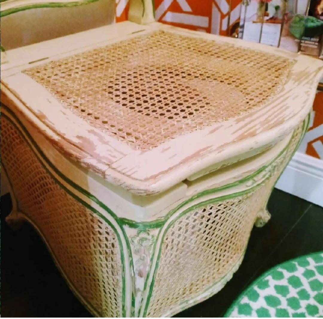 Seltene Antike Französische Chaise Percee Louis XV Gelb Grün Schilf Holz Kommode Stuhl im Angebot 1