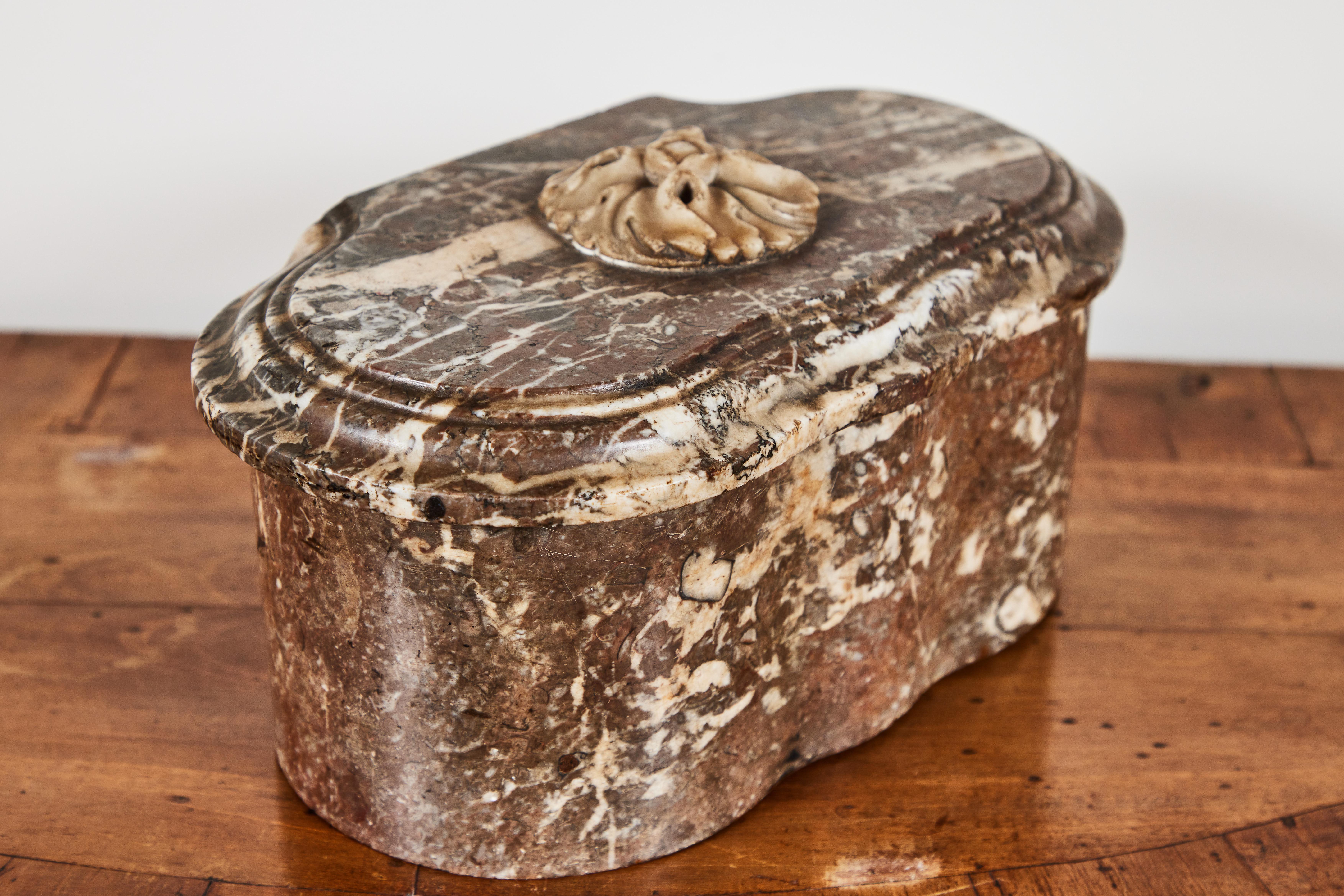 XVIIIe siècle Boîte rare, ancienne, française, en marbre chocolat en vente