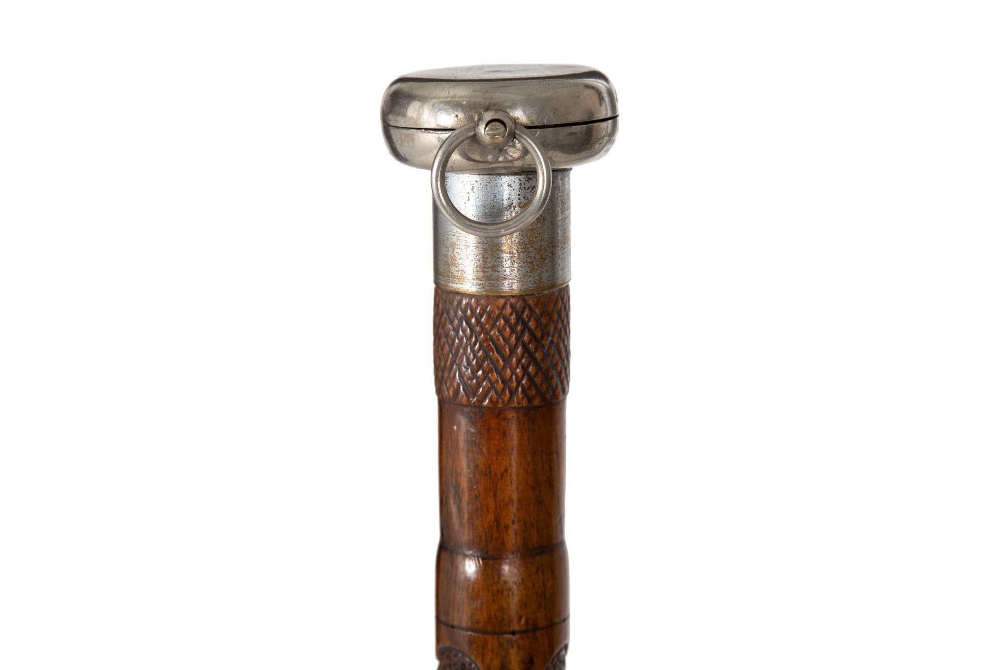 Seltene antike Gadget Cane verdeckte Öllampe-Laterne für Spaziergänger, Walking Stick (Geschnitzt) im Angebot