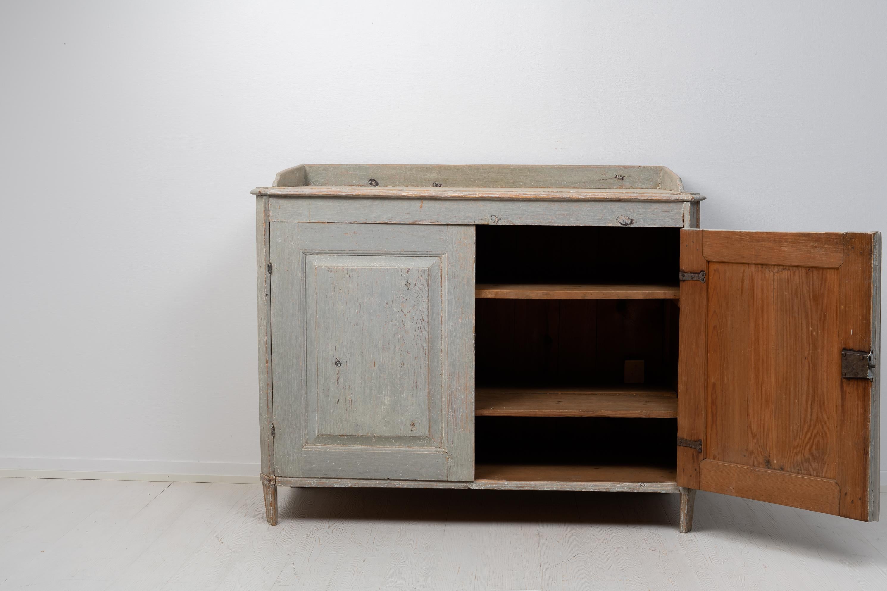 Rare Antique Genuine Swedish Gustavian Sideboard In Good Condition For Sale In Kramfors, SE