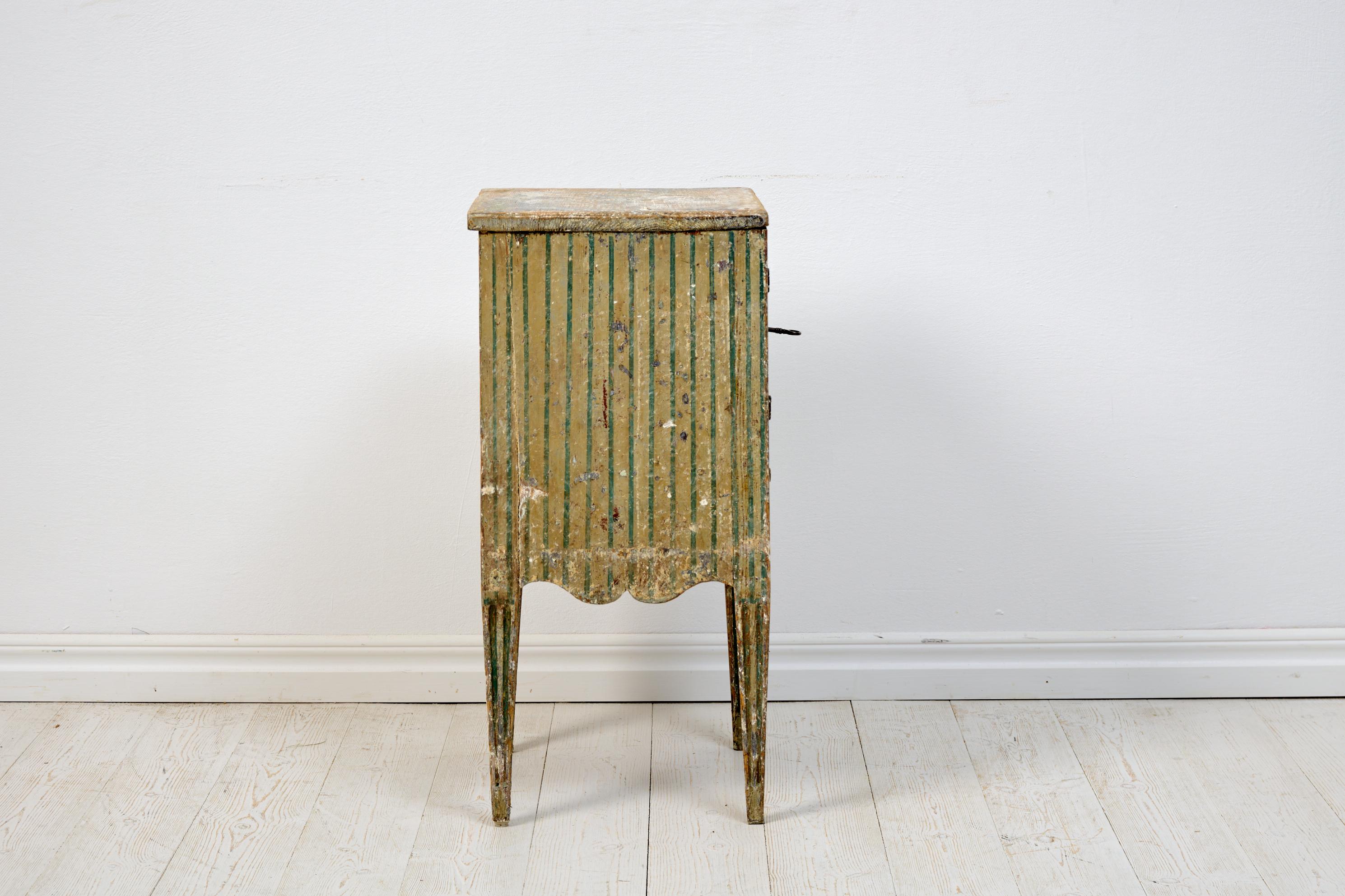Rare Antique Genuine Swedish Gustavian Style Pine Painted Nightstand  In Good Condition For Sale In Kramfors, SE