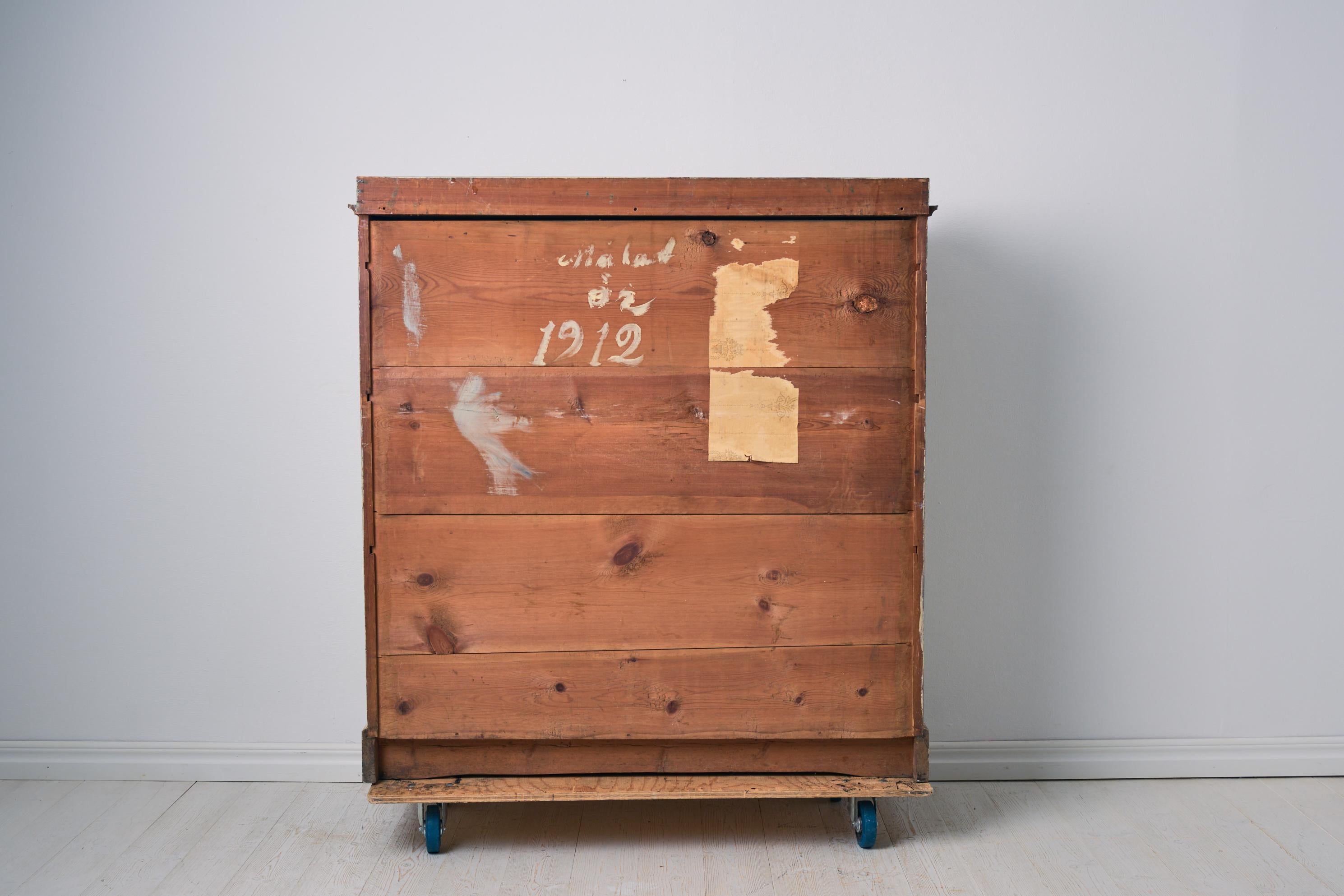 Rara credenza svedese antica in stile gustaviano realizzata a mano in pino in vendita 6