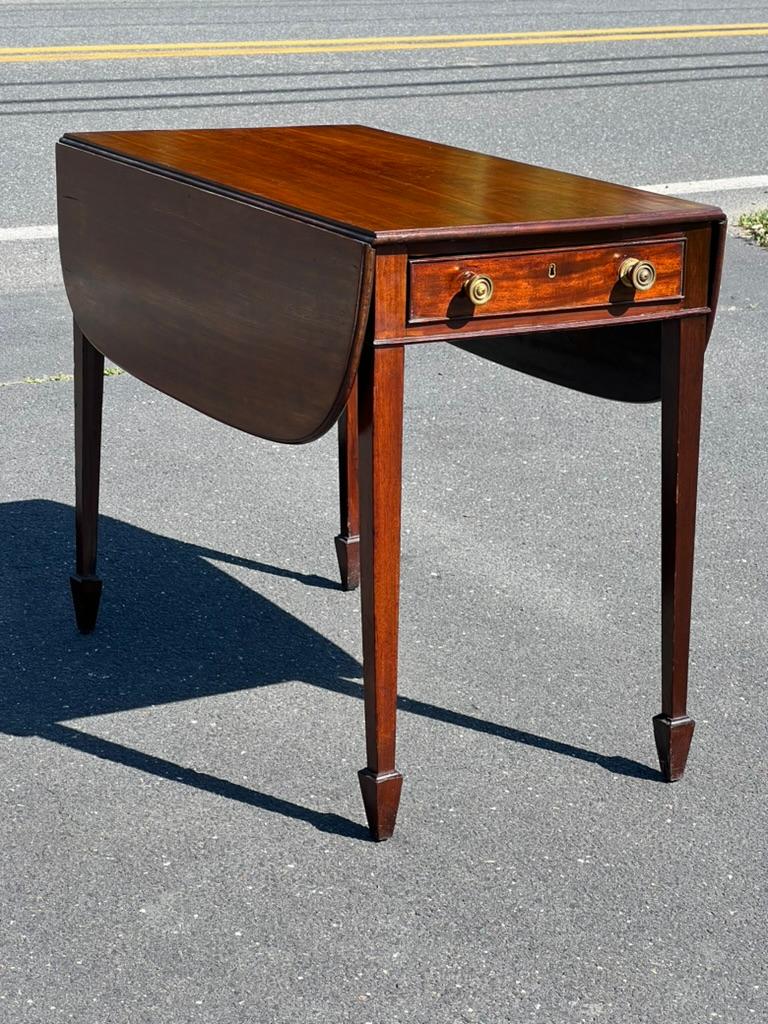 Rare Antique George III Mahogany Drop Leaf Table with Spade Feet In Good Condition For Sale In Westfield, MA