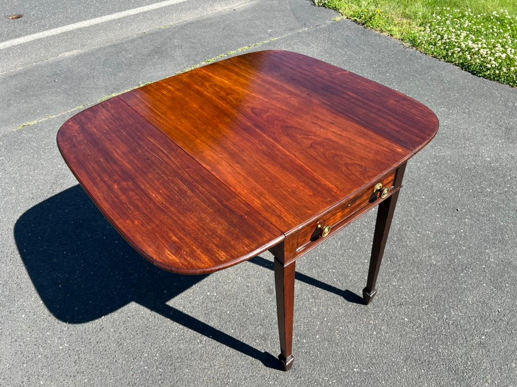 18th Century Rare Antique George III Mahogany Drop Leaf Table with Spade Feet For Sale
