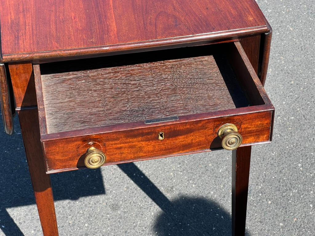Rare Antique George III Mahogany Drop Leaf Table with Spade Feet For Sale 1