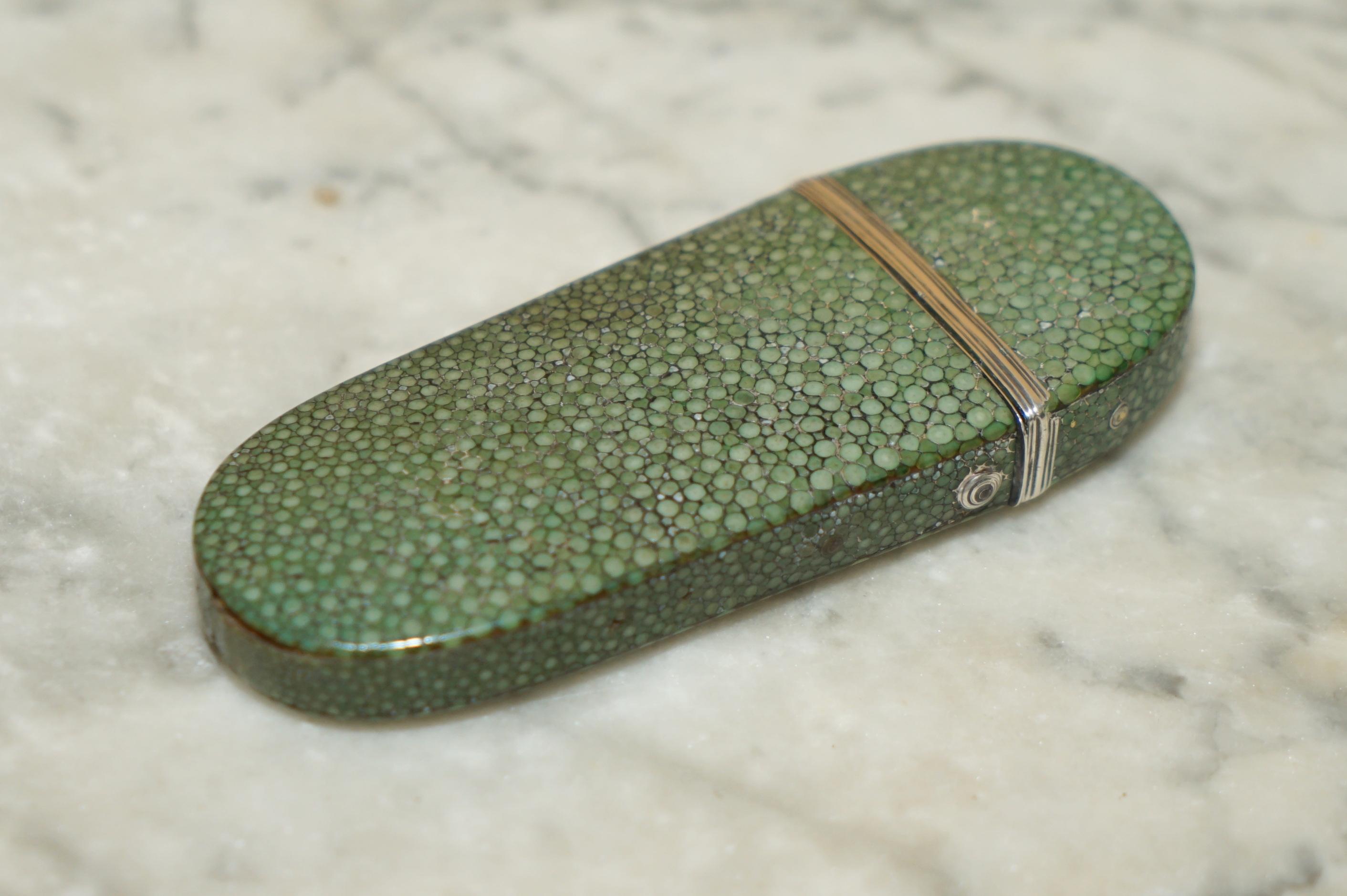RARE ANTiQUE GEORGE III SHAGREEN GLASSES SPECTACLES CASE AND FOLDING GLASSES For Sale 2