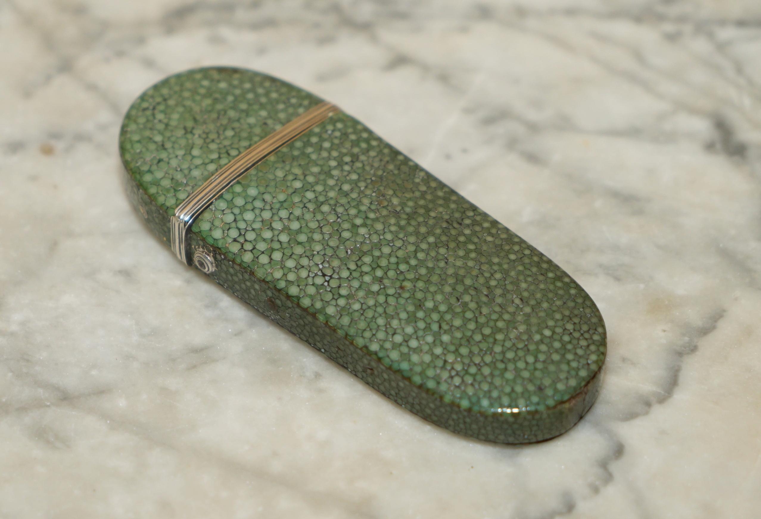 RARE ANTiQUE GEORGE III SHAGREEN GLASSES SPECTACLES CASE AND FOLDING GLASSES For Sale 5