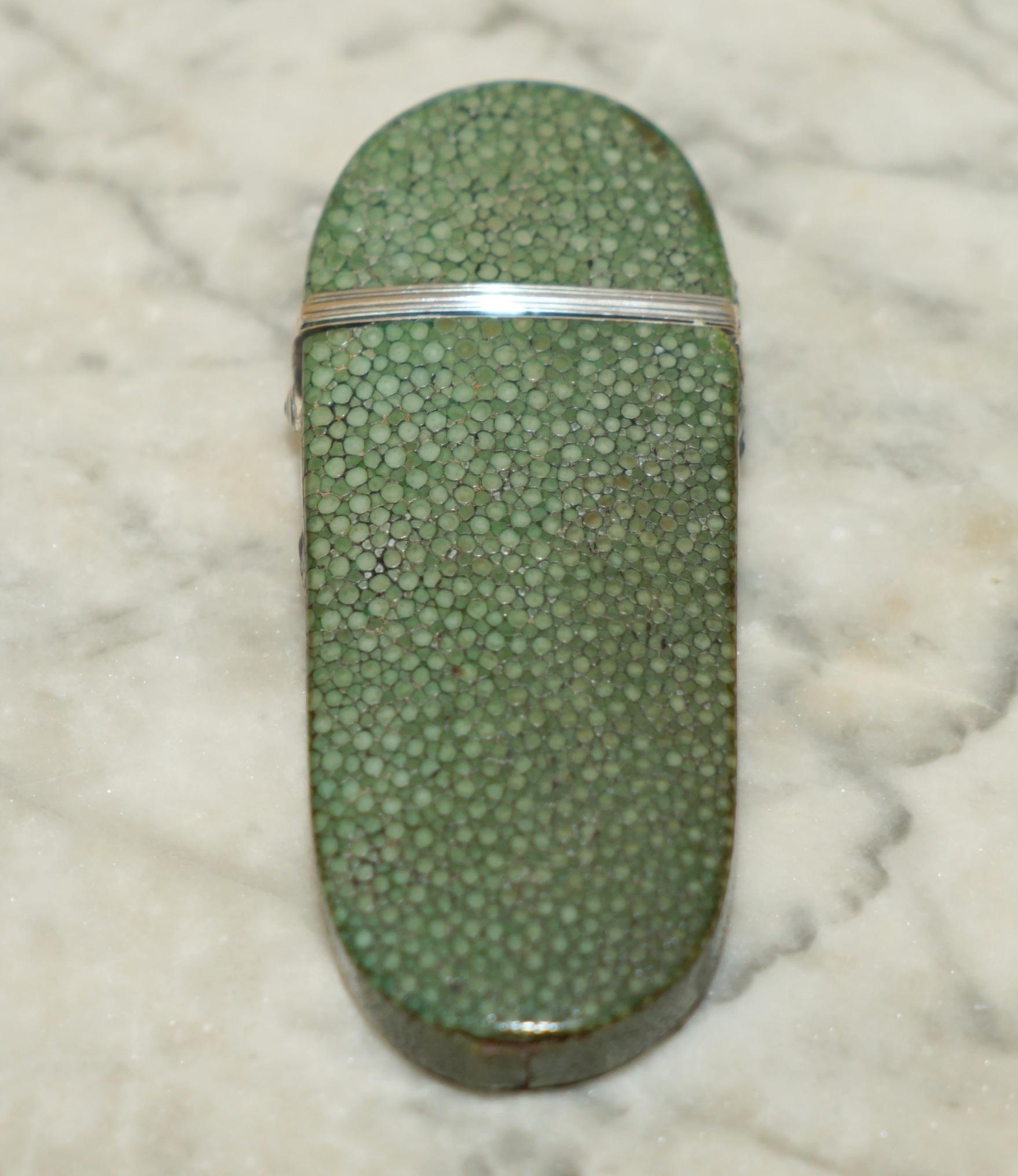 RARE ANTiQUE GEORGE III SHAGREEN GLASSES SPECTACLES CASE AND FOLDING GLASSES For Sale 7