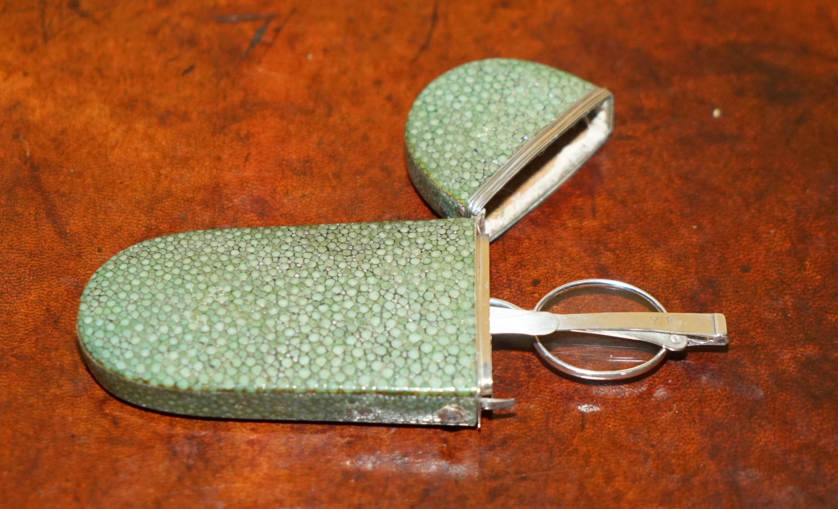 SELTENE ANTiQUE GEORGE III SHAGREEN-GLASSES SPECTACLES CASE AND FOLDING GLASSES (George III.) im Angebot