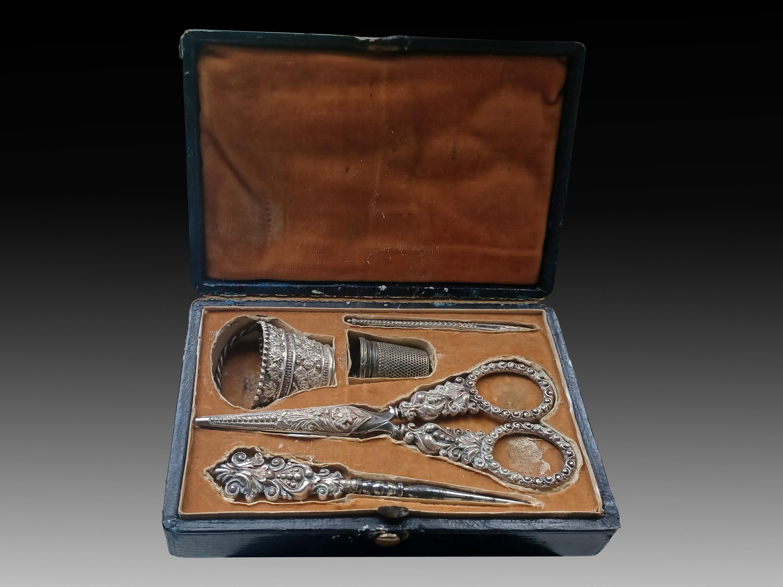 Rare Antique George IV Lady’s Solid Silver Sewing Necessaire with Original Case, est. 1825 

A truly rare piece of life in the early 1800s blind-rolled in the classical taste with Morocco bindings and silver-hafted instruments, including a