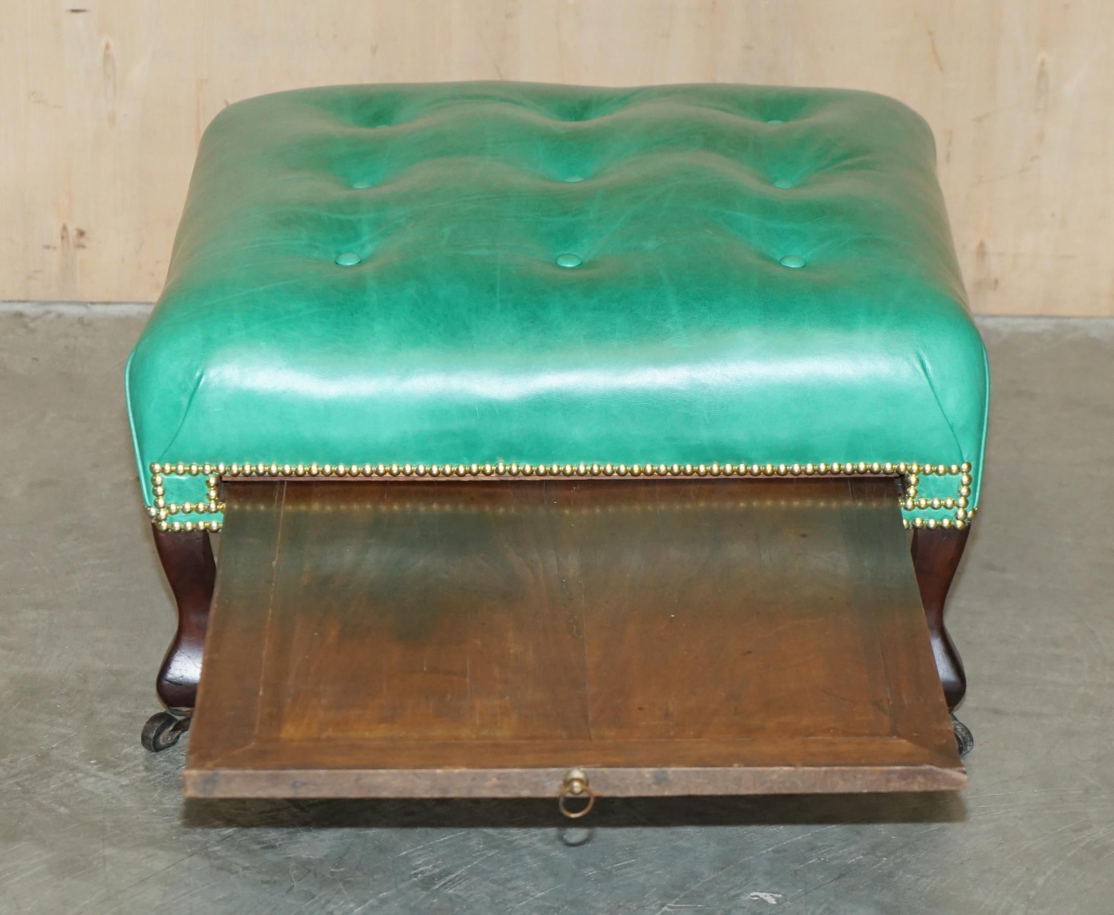 Georgian RARE ANTIQUE GEORGIAN 1760 CHESTERFIELD LEATHER FOOTSTOOL WiTH SLIP SERVING TRAY For Sale