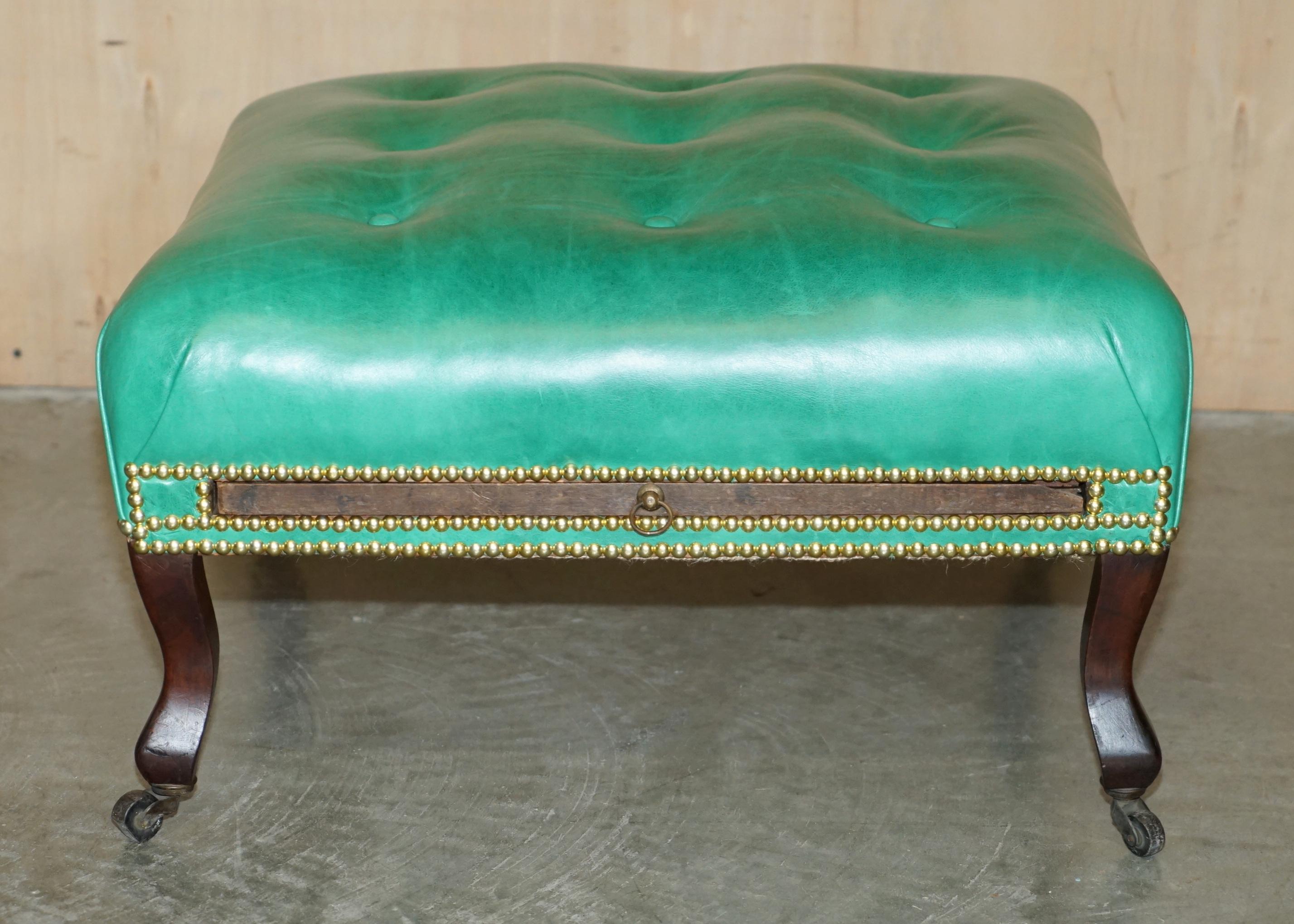 Hand-Crafted RARE ANTIQUE GEORGIAN 1760 CHESTERFIELD LEATHER FOOTSTOOL WiTH SLIP SERVING TRAY For Sale