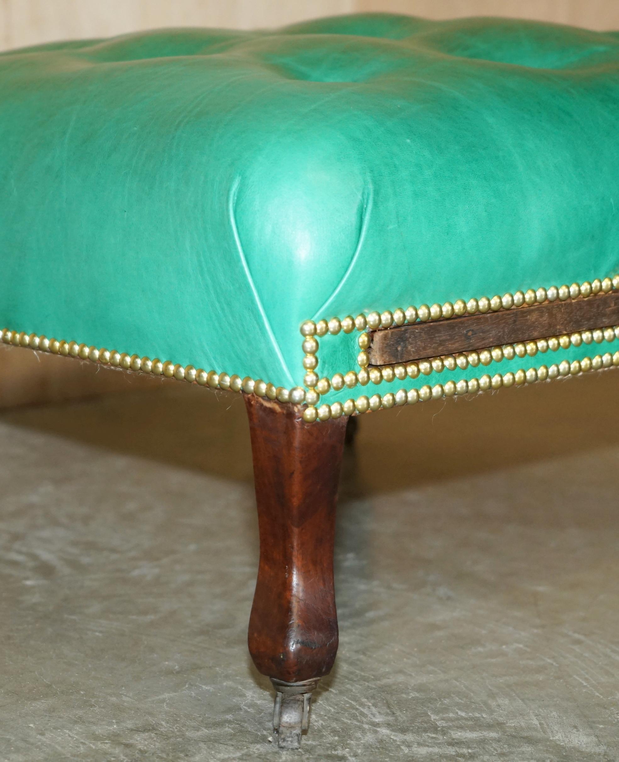 RARE ANTIQUE GEORGIAN 1760 CHESTERFIELD LEATHER FOOTSTOOL WiTH SLIP SERVING TRAY For Sale 2